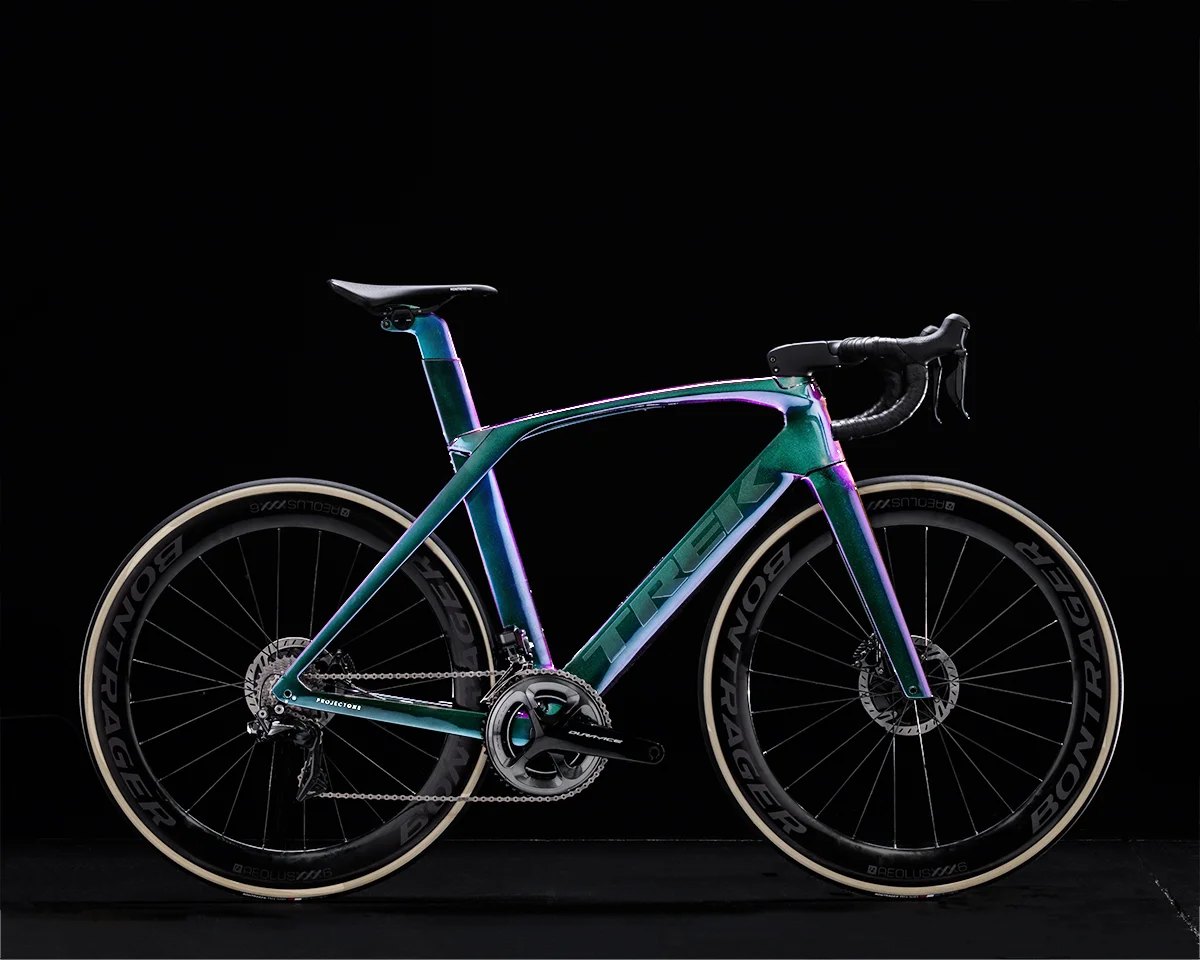 Tk18_Madone_ICON_P1-IMG_0019-2Purple_Phaze.jpg