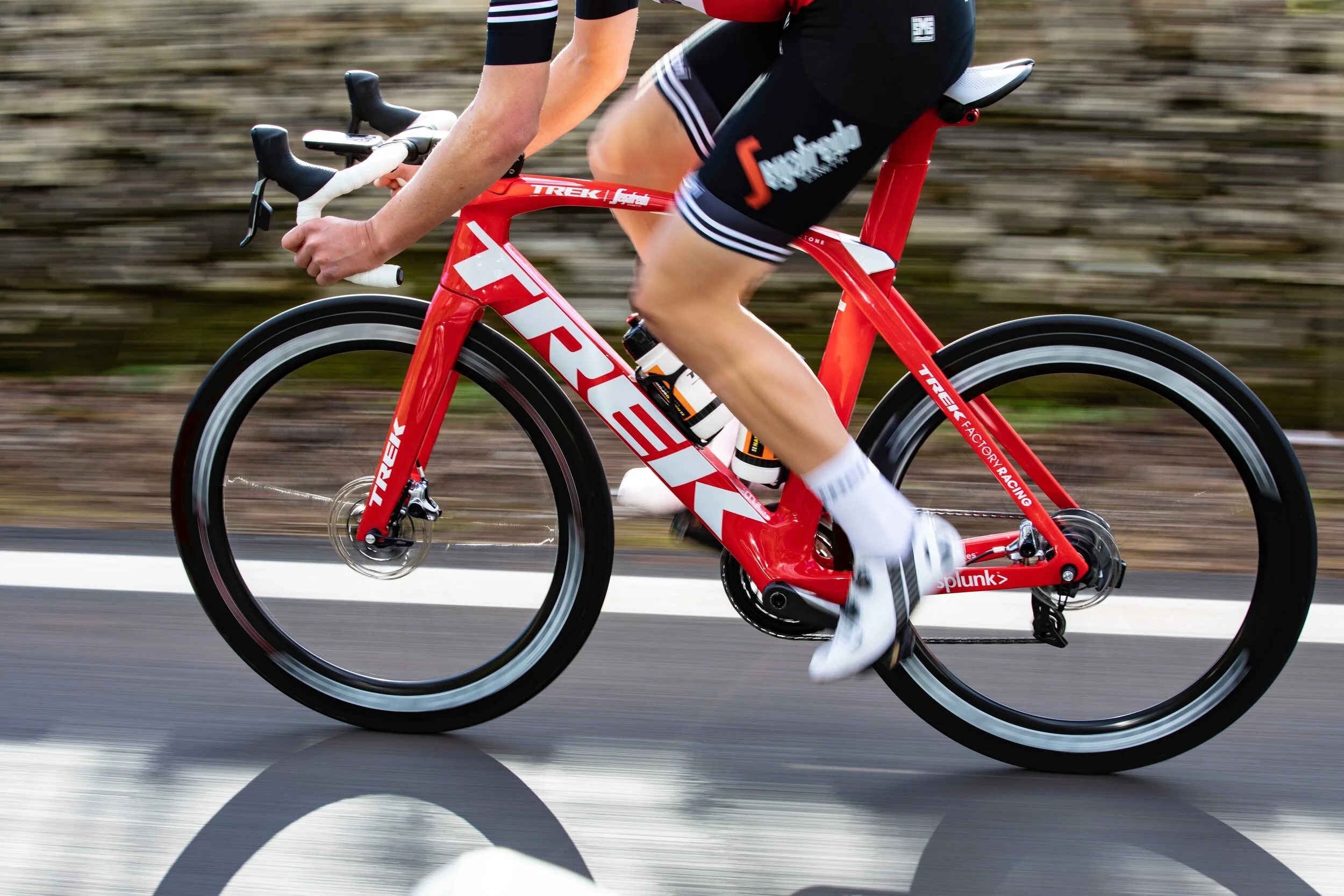 Bontrager_R3_Tire_10_mr.jpg