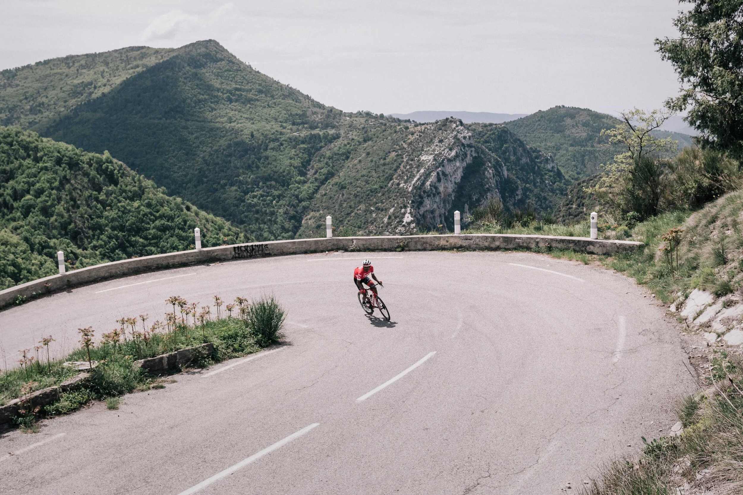 TK18_Madone_SLR_Disc_Segafredo_32_mr.jpg