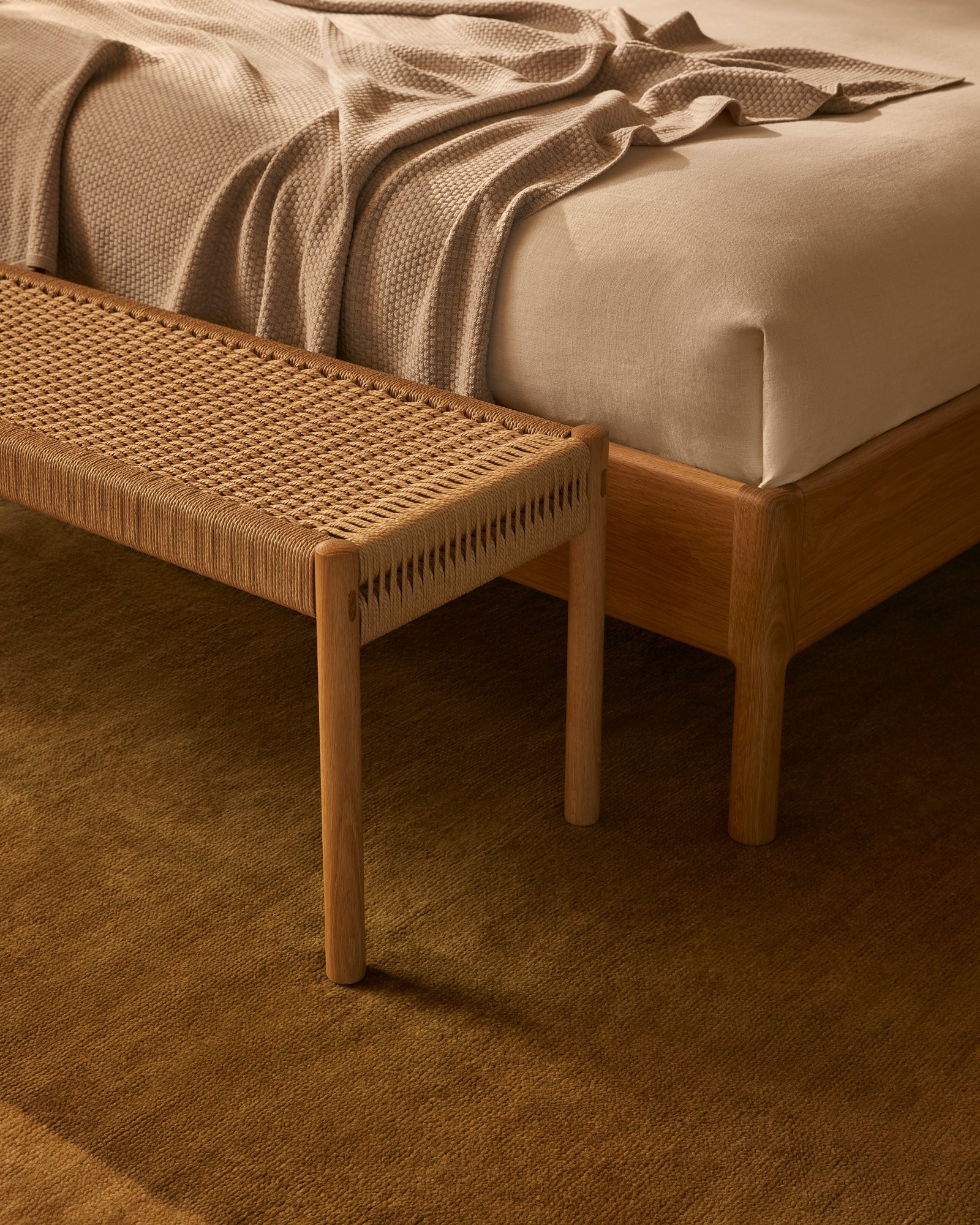 WOVEN BENCH SEAT