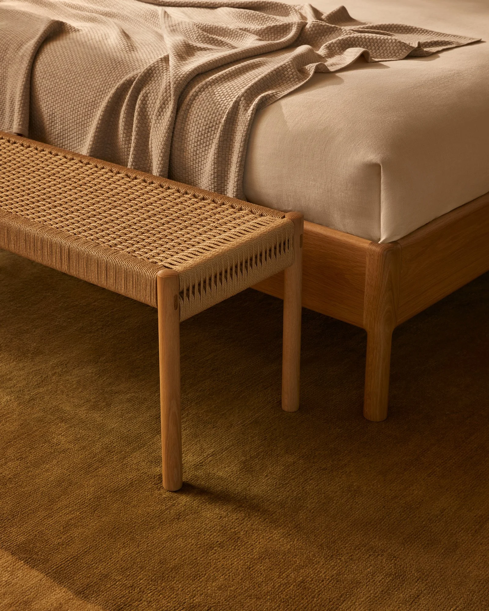WOVEN BENCH SEAT 