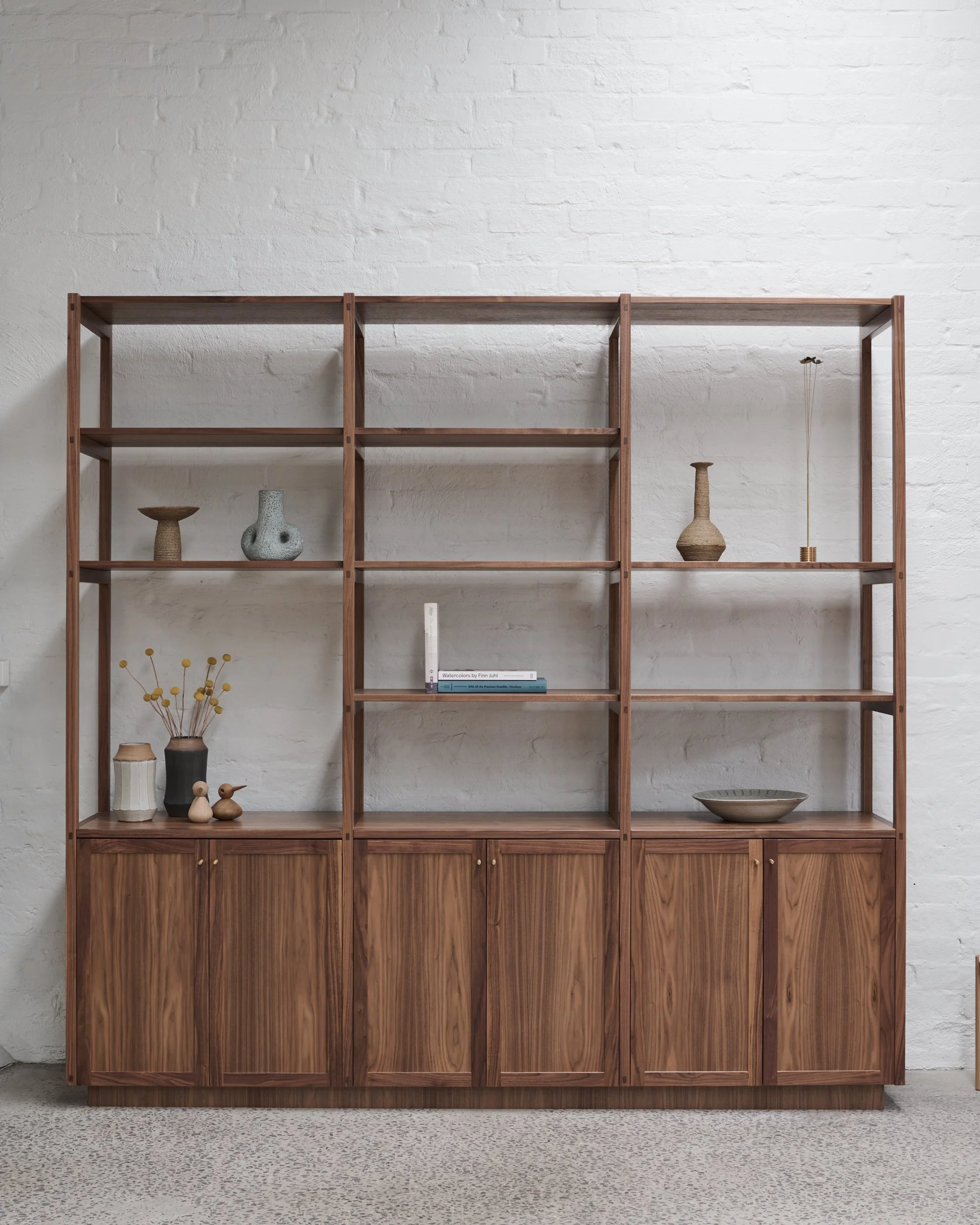SHELVING UNIT 