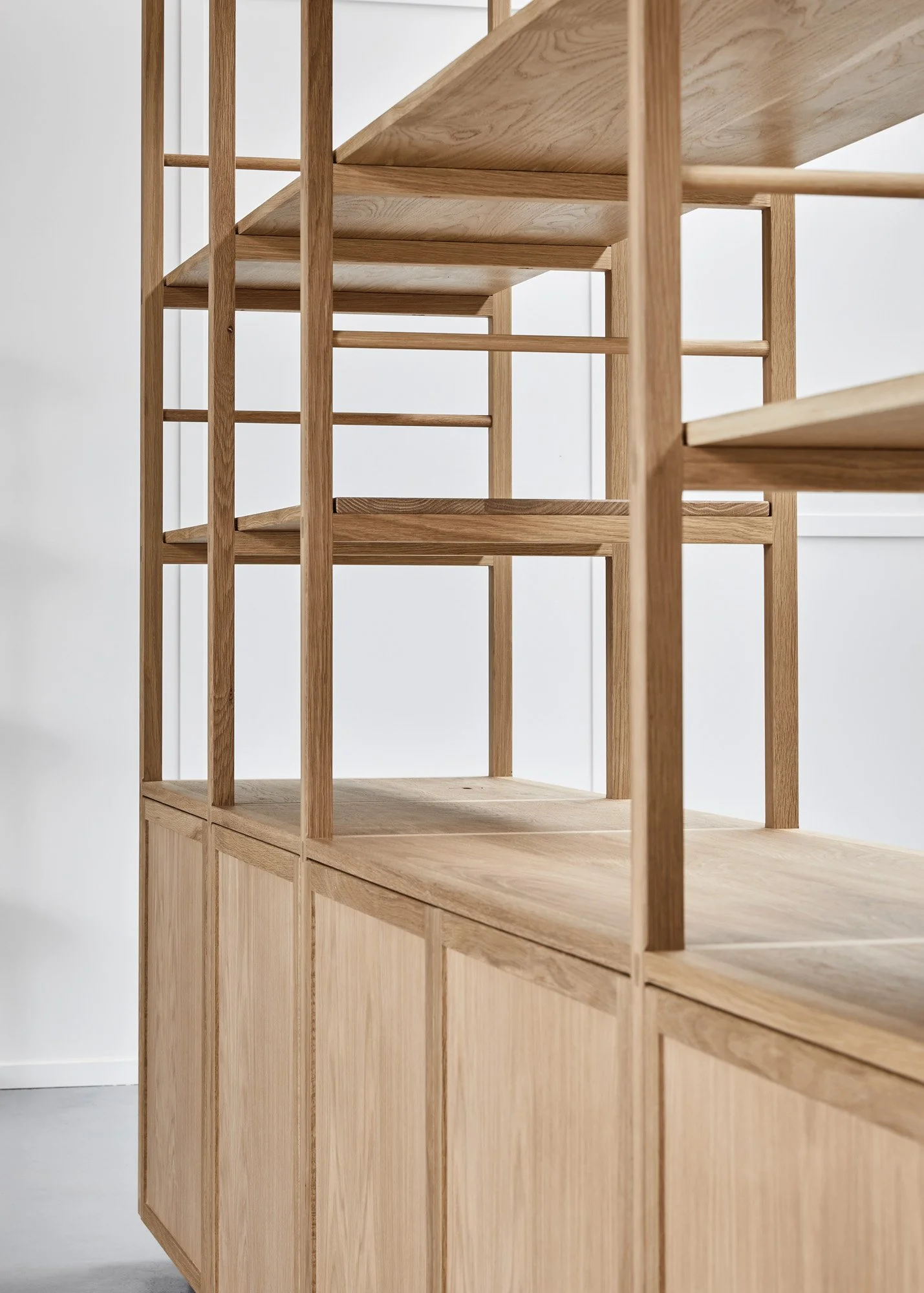 ROOM DIVIDER