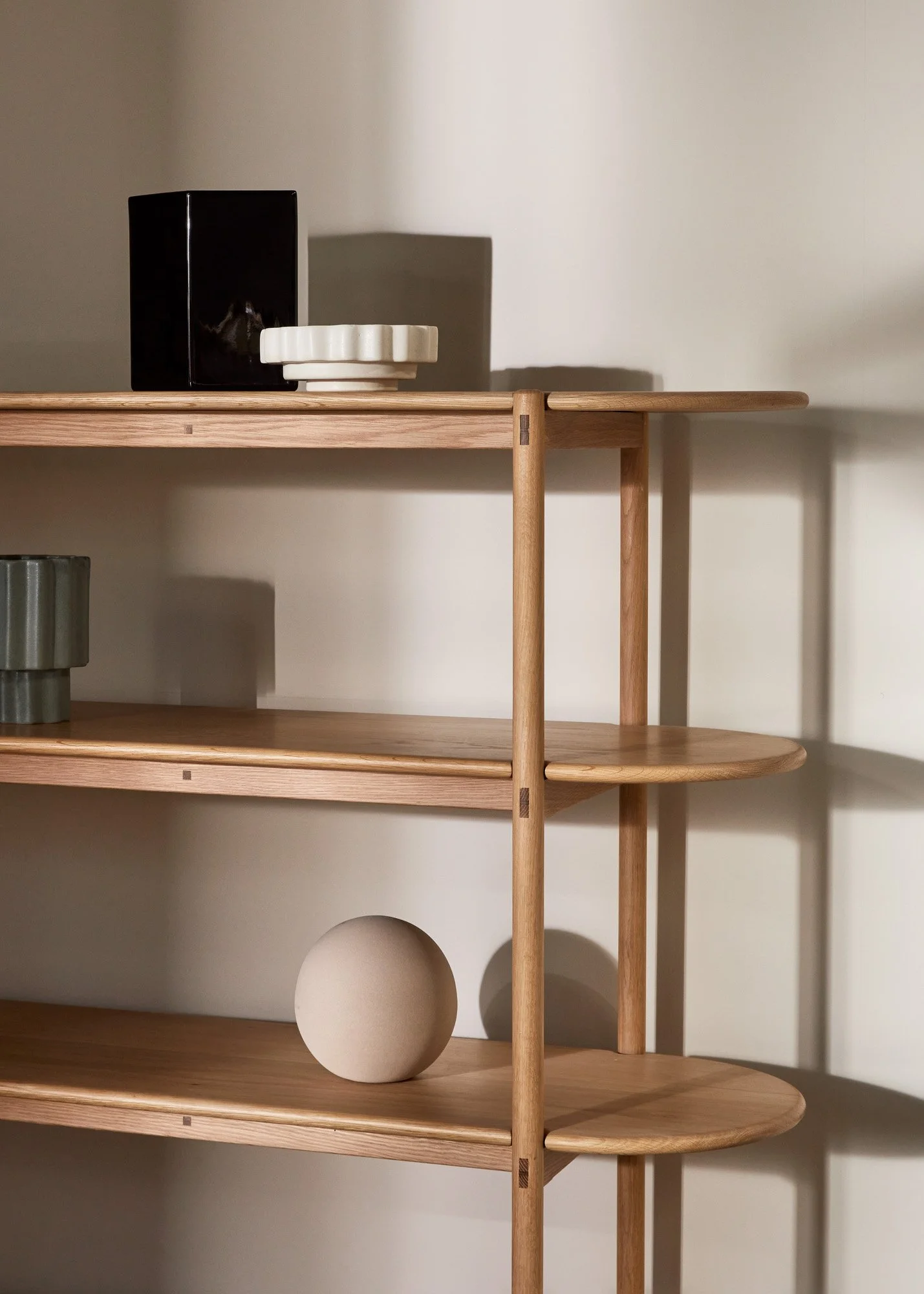 AO-SU SHELVING UNIT