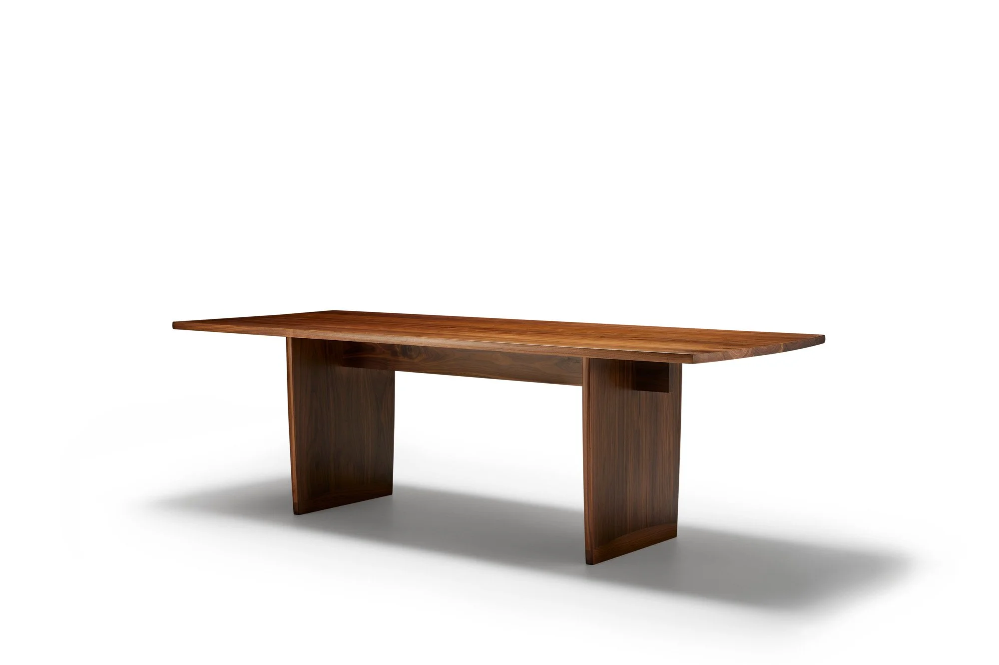 NEXUS DINING TABLE