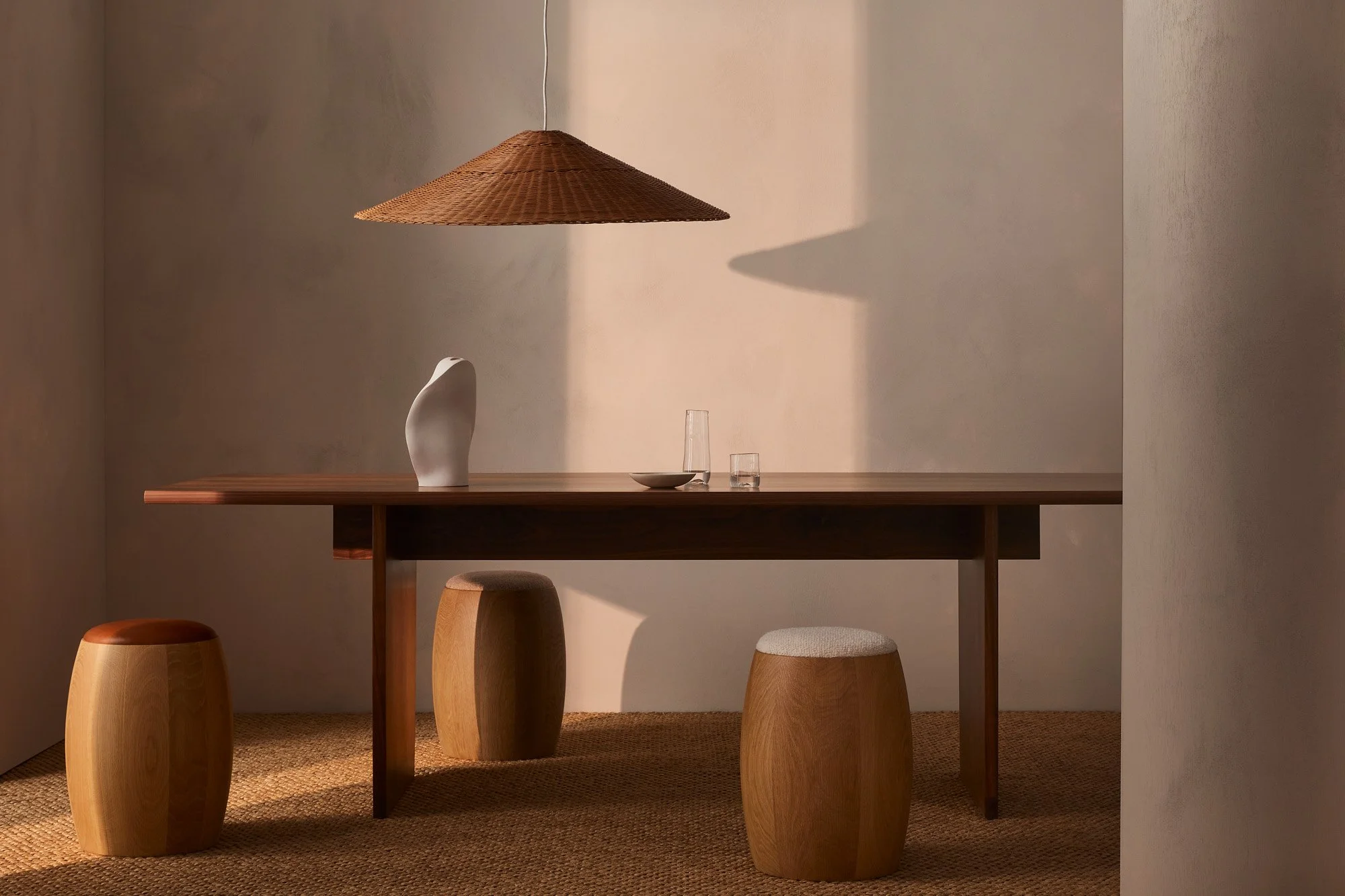 M&S_Nexus Dining Table_02.jpg