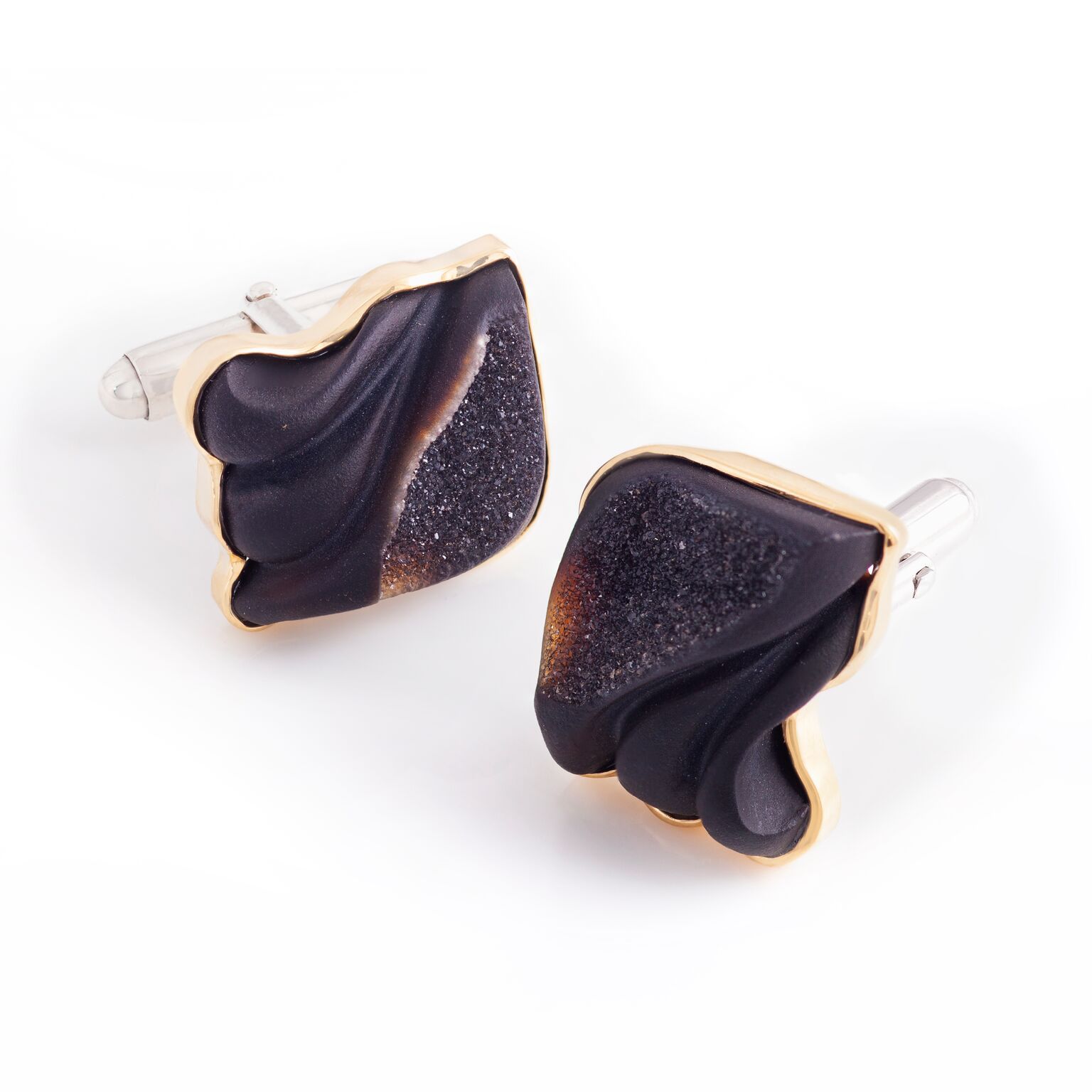 Black drusy agate (Brazil) cufflinks, with a 18k yellow gold bezel and mother of pearl backing, set in white gold-plated 925 silver
