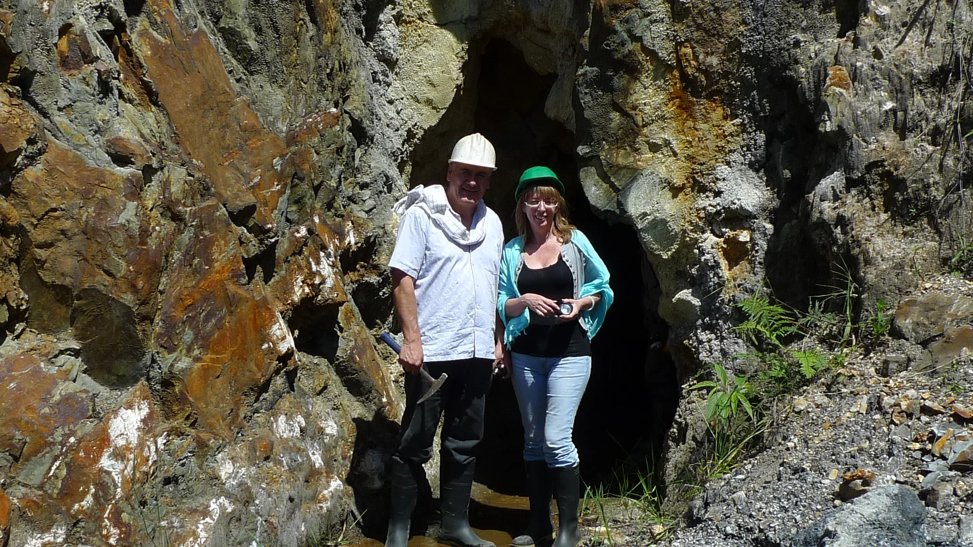  Emerald Hunting in Colombia 
