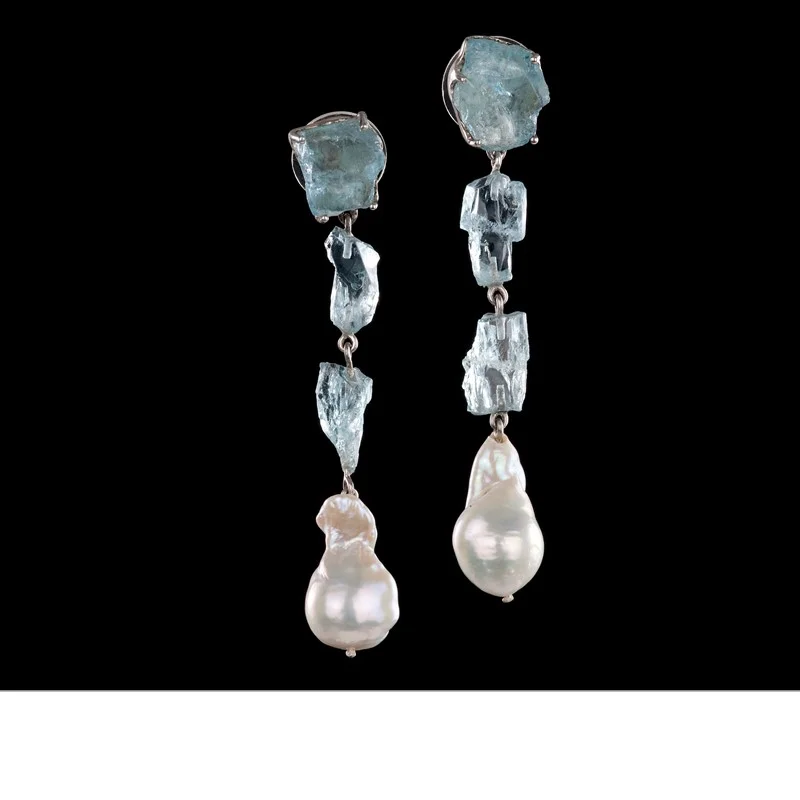 Rough aquamarines (Madagascar) and a single freshwater pearl (China) create swaying drop earrings