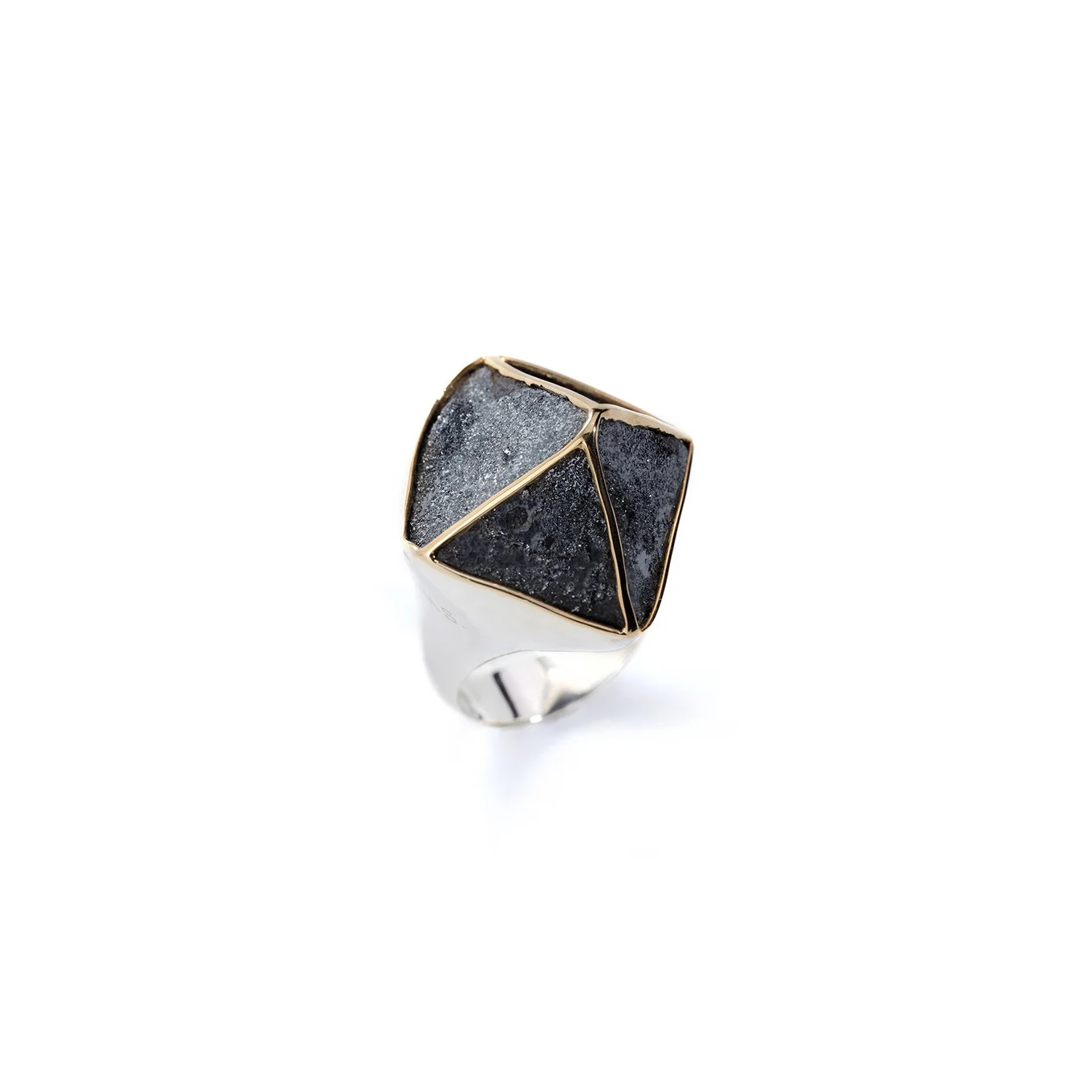 Magnetite/hematite from Argentina set in 18kts yellow gold, 925 silver 18kts white gold plated