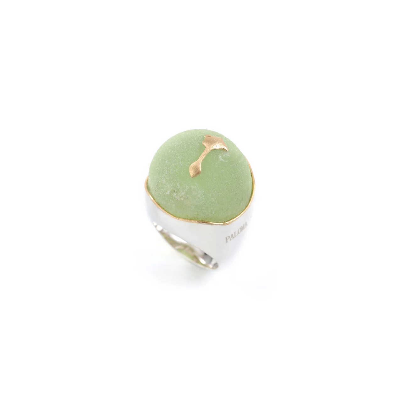 Rough prehnite set in 18kts bezel and with an 18kts "melted" yellow gold enhancement, on a 925 silver 18kts white gold plated ring.