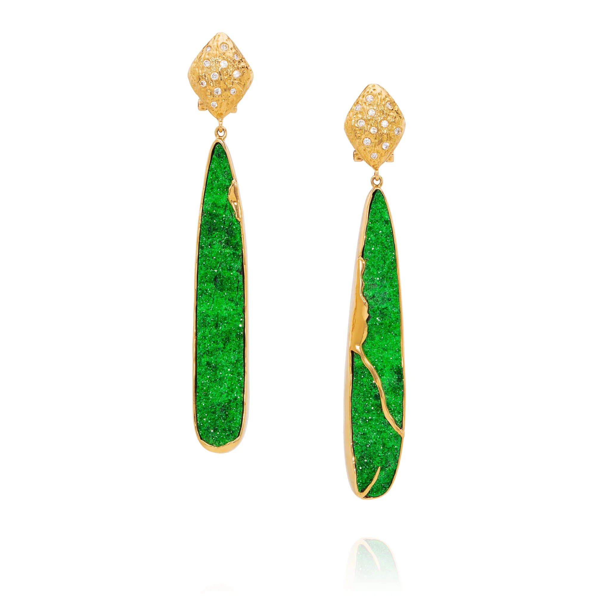 Uvarovite garnet from Russia  diamonds18Kyellowgoldearrings俄罗斯钙铬榴石群镶钻石18K黄金耳坠.JPG