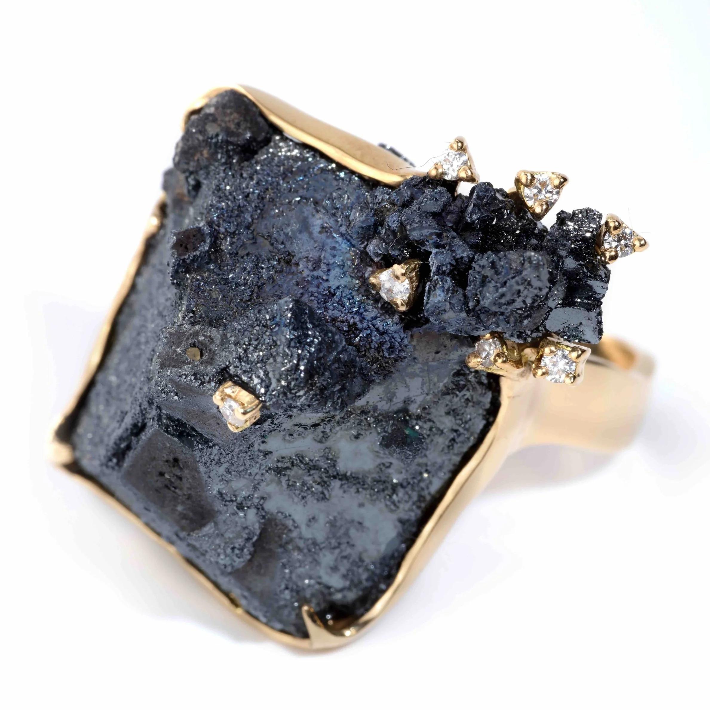 Magnetite-hematite+from+Argentina+set+in+18kts+gold+and+diamonds_w_%E5%89%AF%E6%9C%AC.jpg