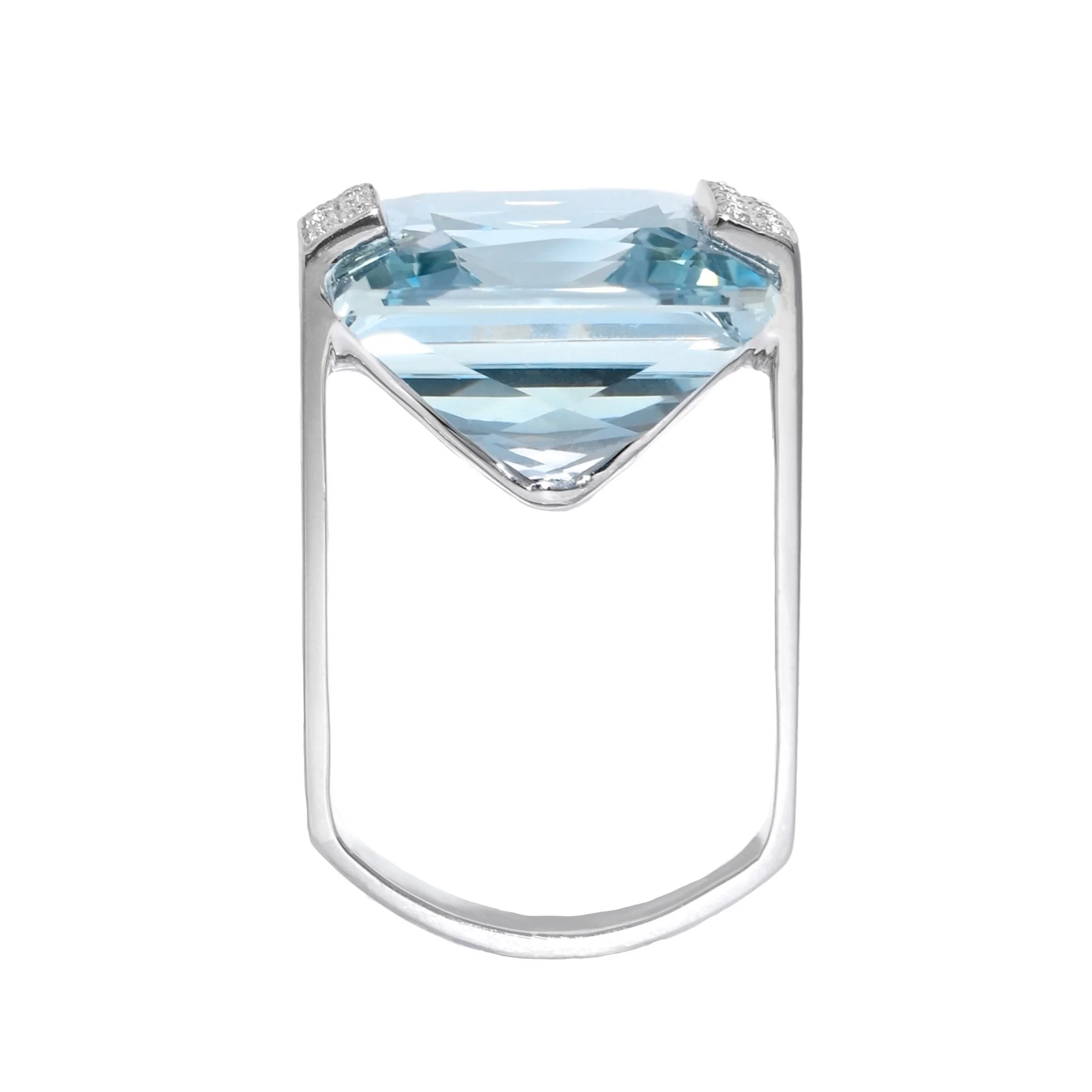 Ring.+Square+cut+aquamarine+from+Brazil+%2820.46ct%29%2C+round+brilliant+cut+diamonds+%280.17ct+in+total%29%2C+18kt+white+gold-W1.jpg
