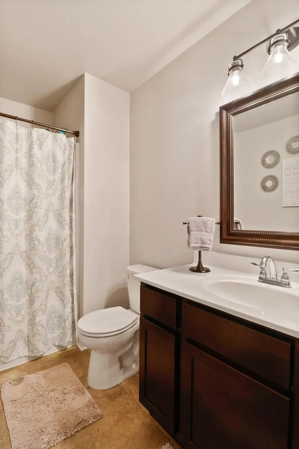 5946 Beacon Lane bath 2.jpeg