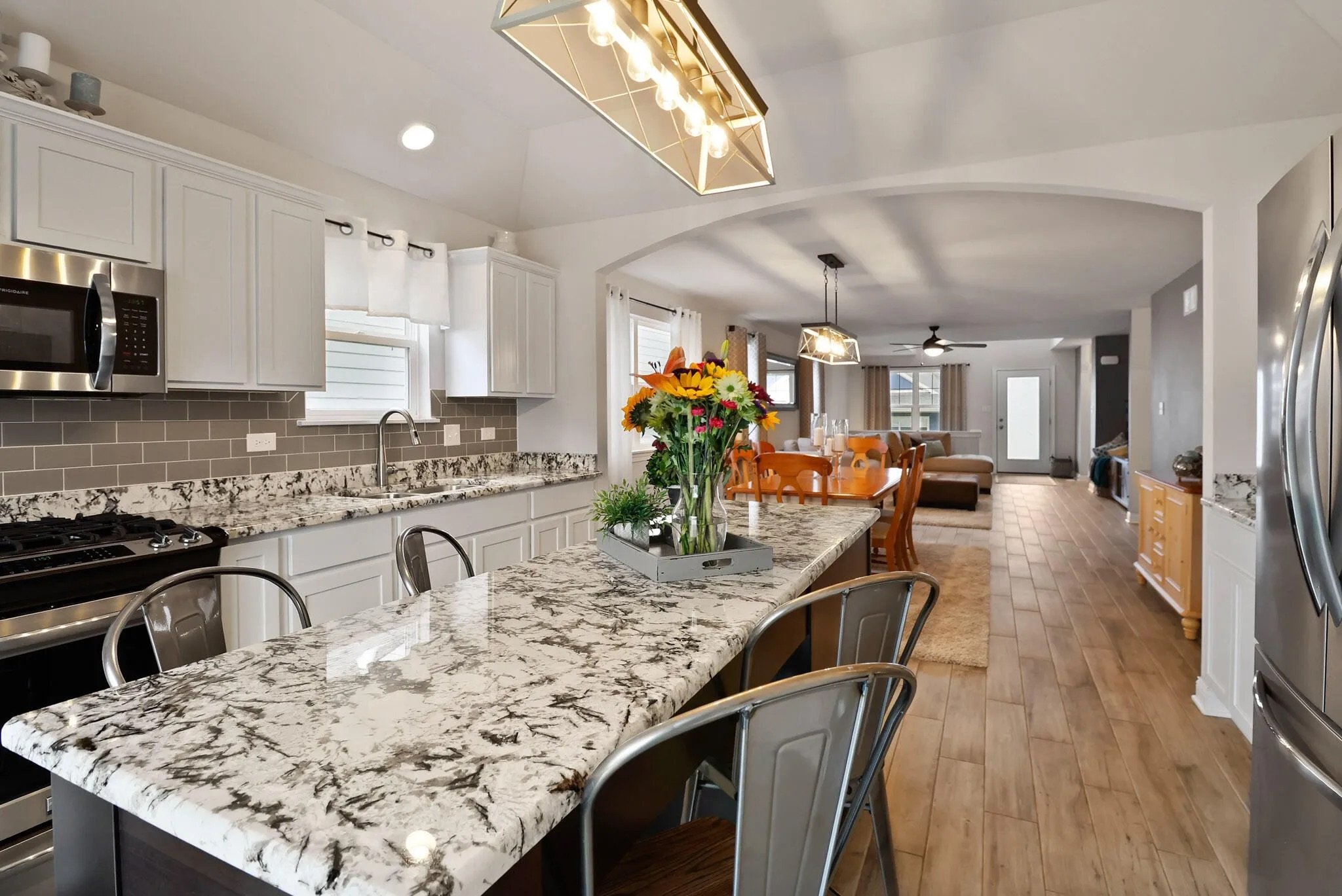 5946 Beacon Lane kitchen buffet.jpeg