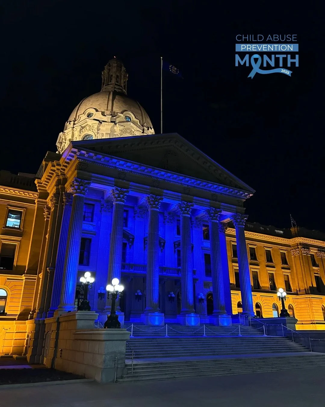 💙 On Friday, the Alberta Legislature Building was lit up in blue for Child Abuse Prevention Month.

Thank you @youralberta for your recognition and helping to create awareness for Go Blue Day.

#GoBlueAB Child &amp; Youth Advocacy Centre Partners:
@