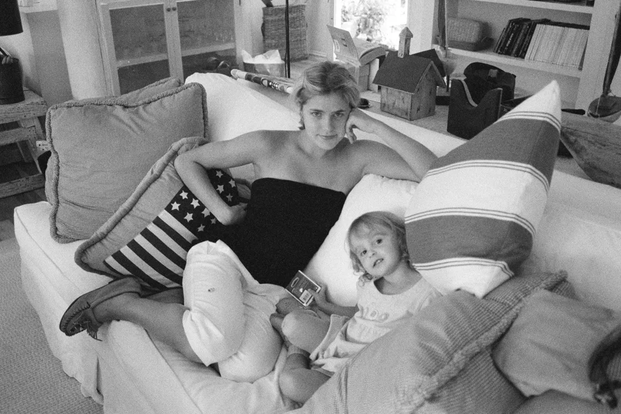 3-White_Wedding_Couch (1).jpg