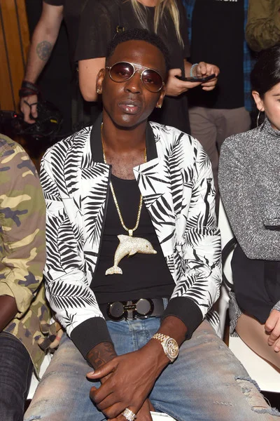 Young Dolph | Luar - Front Row