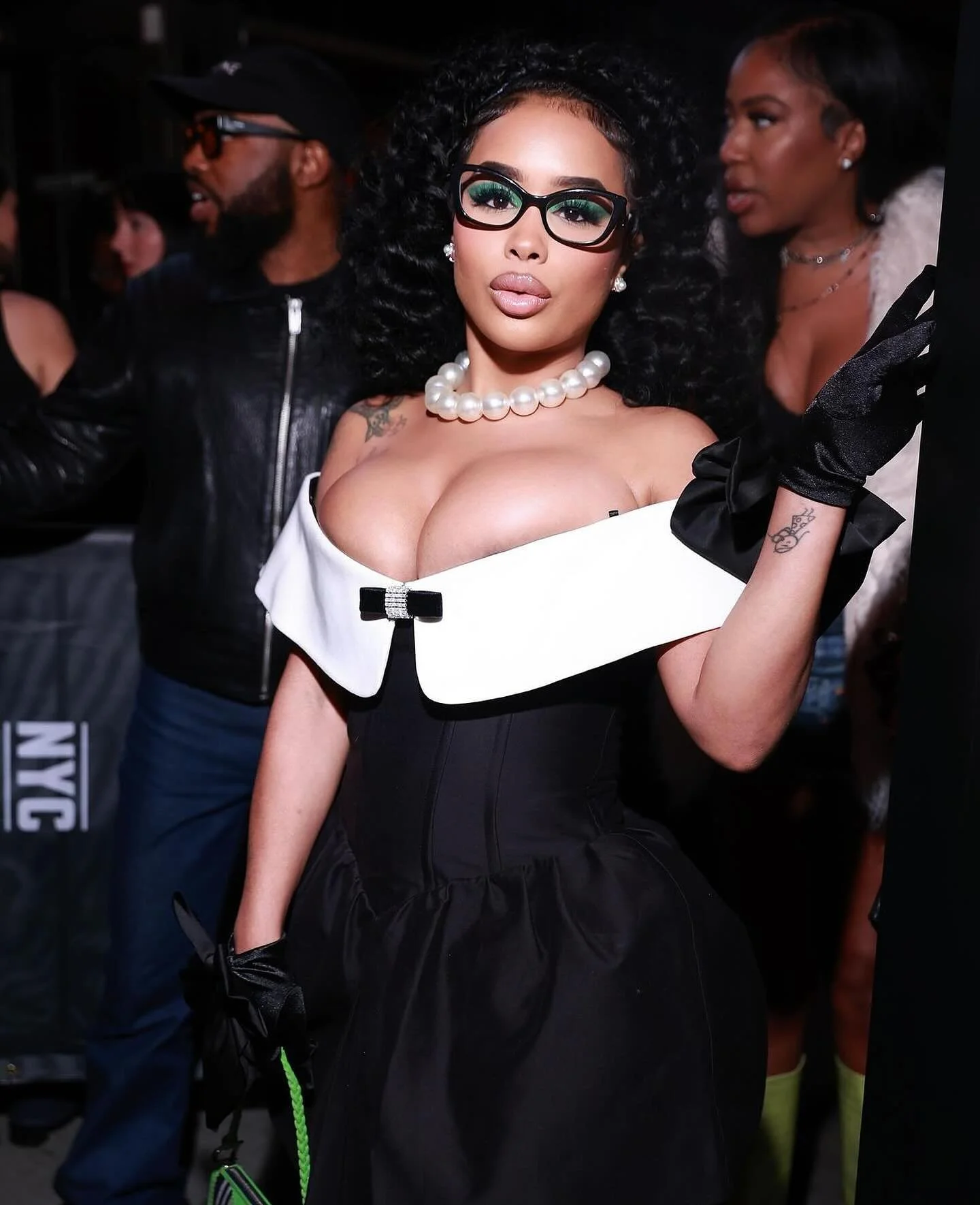 Multi-Talented Entertainer, DreamDoll attends @kimshuistudio runway show during New York Fashion Week on February 9, 2024 in New York City. 
Photos by @freshmadeit
Interview by @mayatuffin 
#dreamdoll #kimshui #nyfw #arprclient