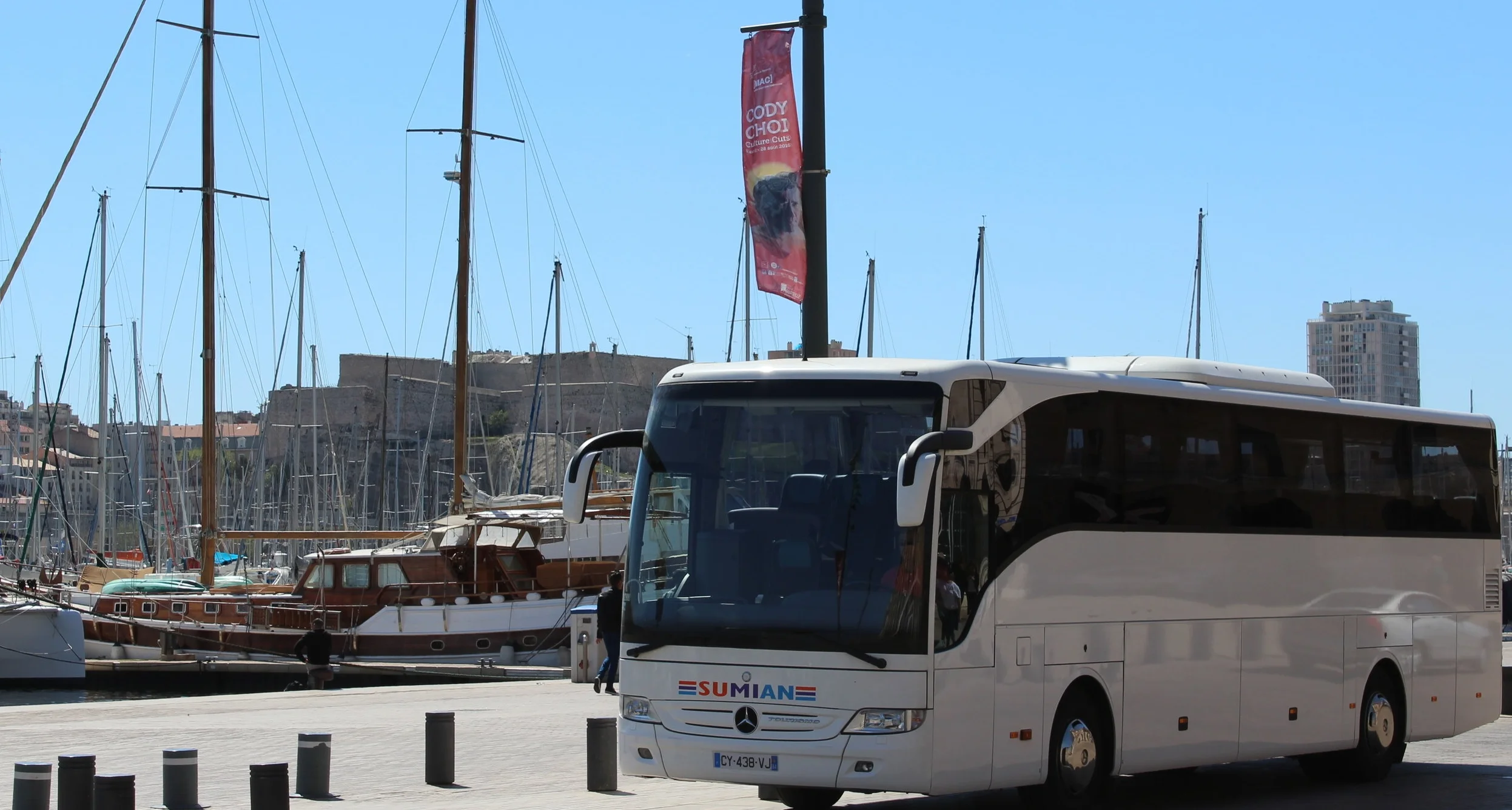 autocar sur le vieux port LA.JPG
