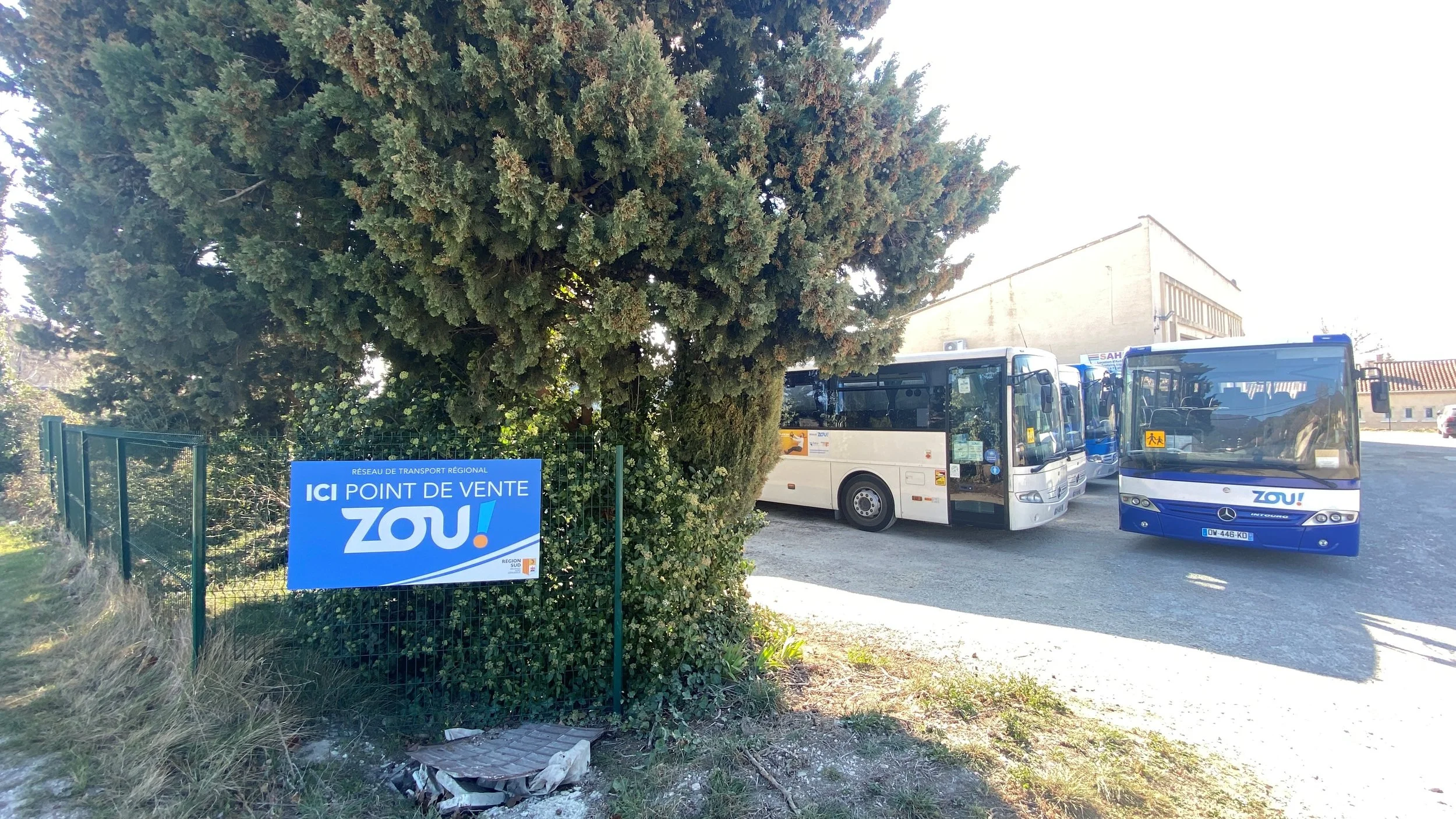 entrée dépôt Cucuron n°2.jpg