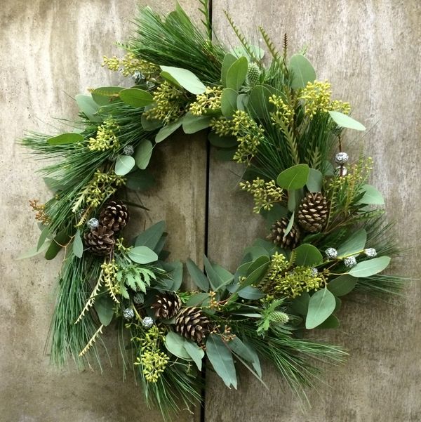 Classic sylish green wreath for Christmas 
