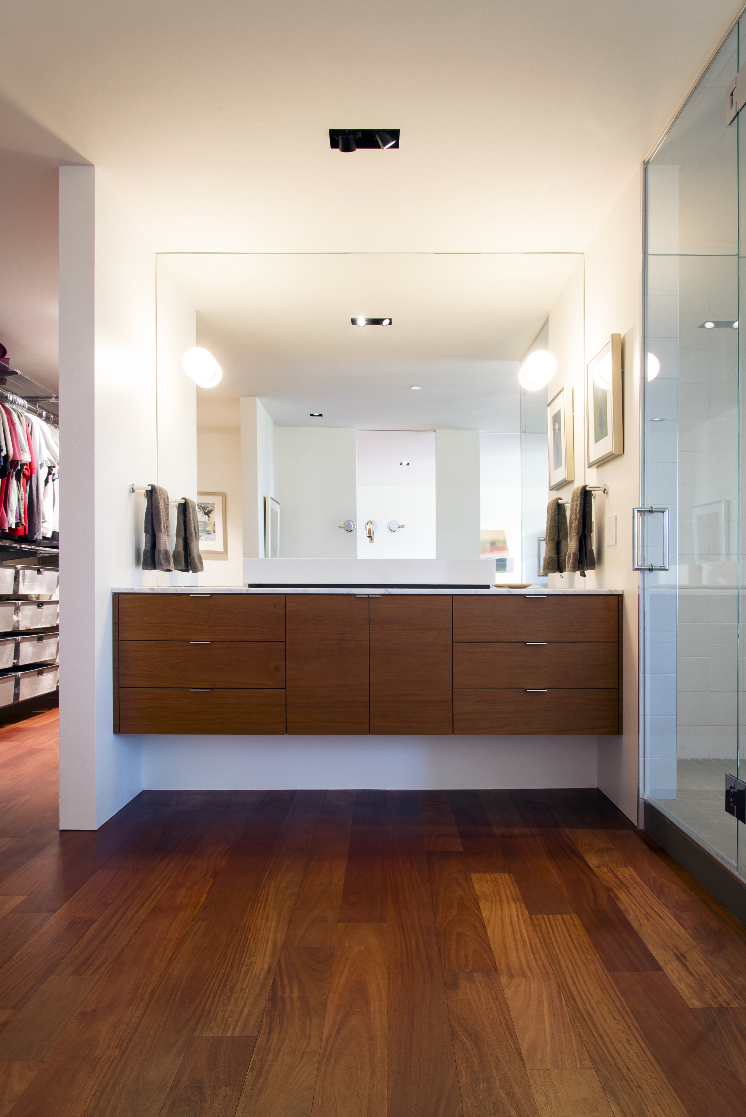 15 - Master Vanity.jpg.jpg.jpeg