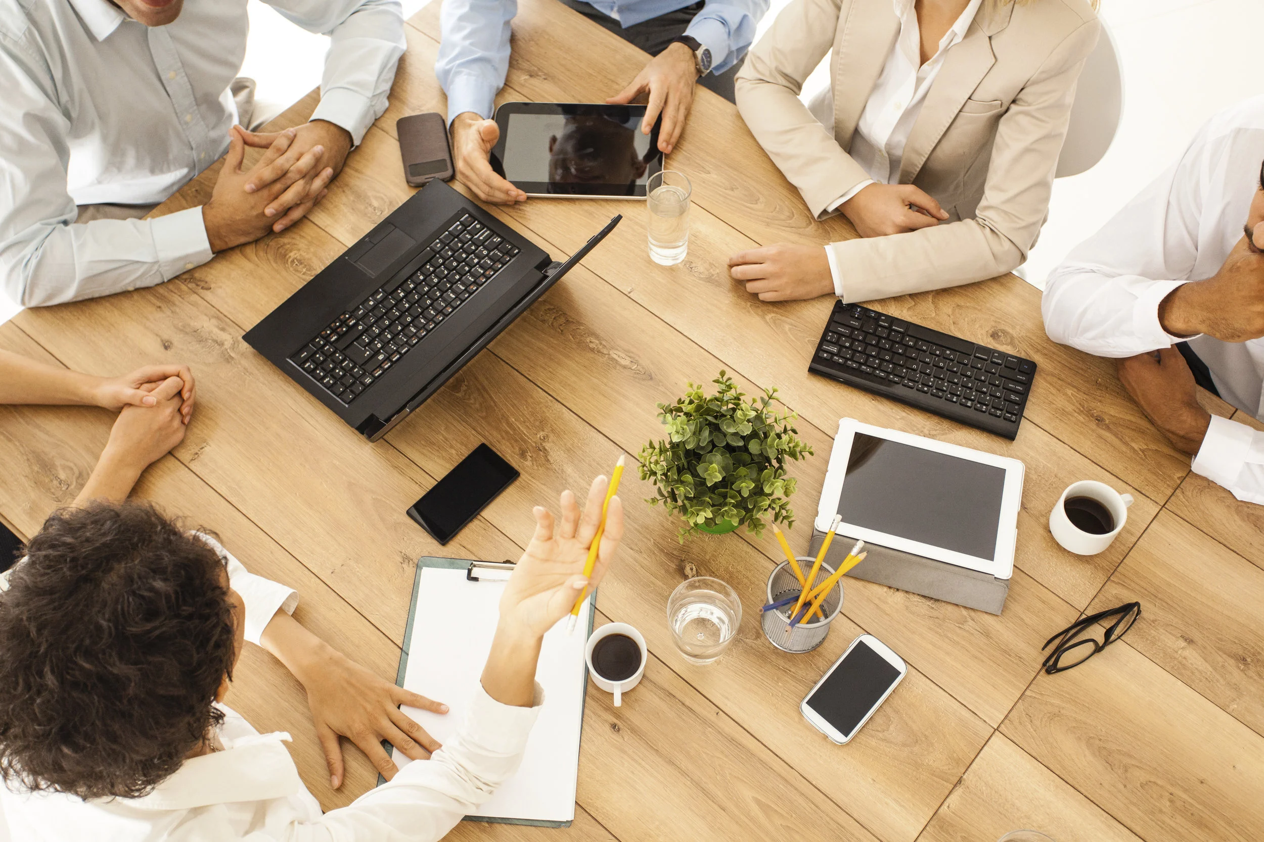 Group-of-business-people-on-meeting-000056551480_Large (1).jpg
