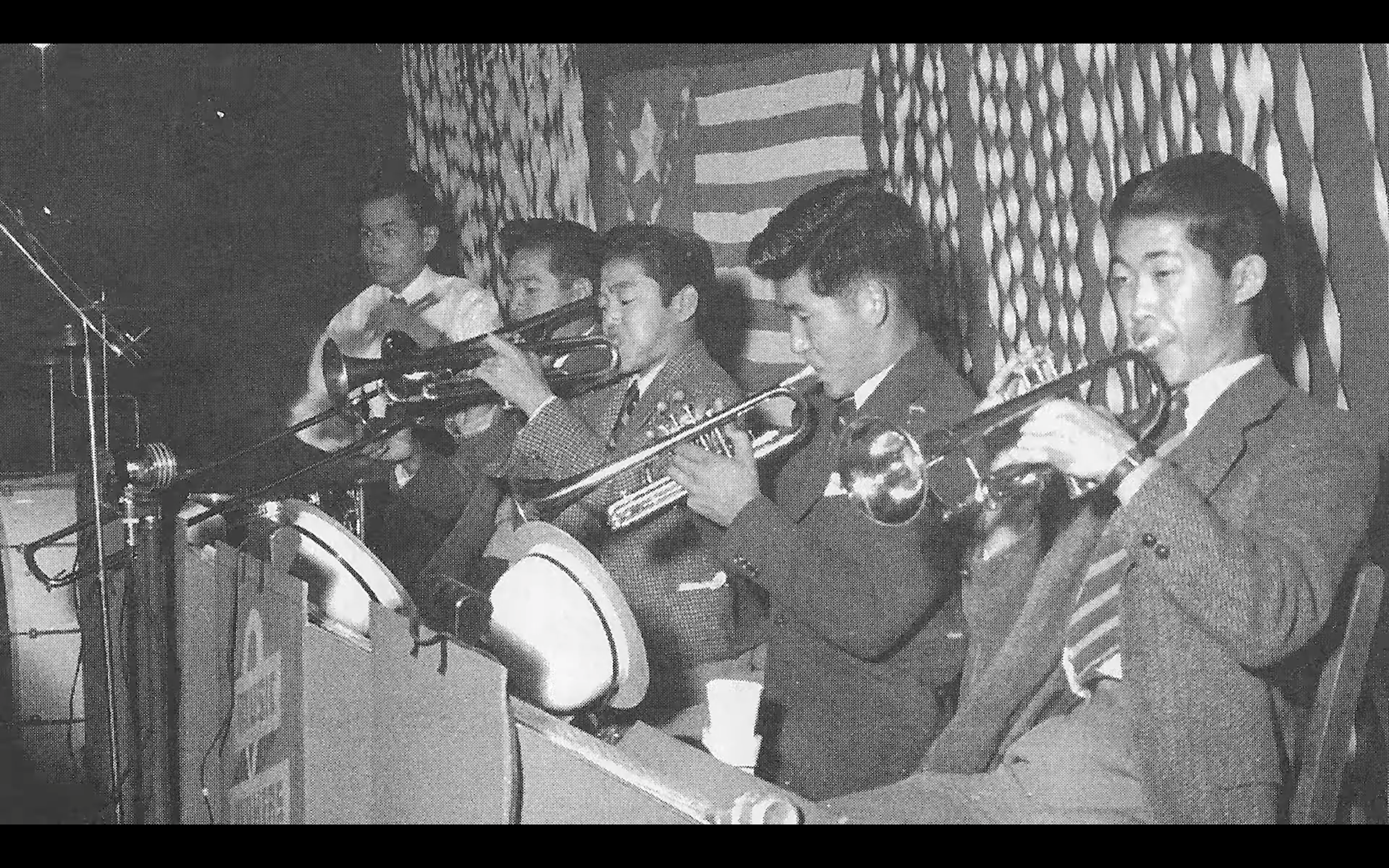 *Swingposium brass, flag.png