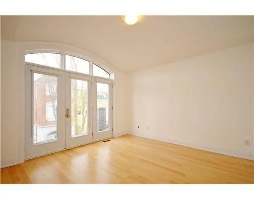 third101masterbedroom.jpg