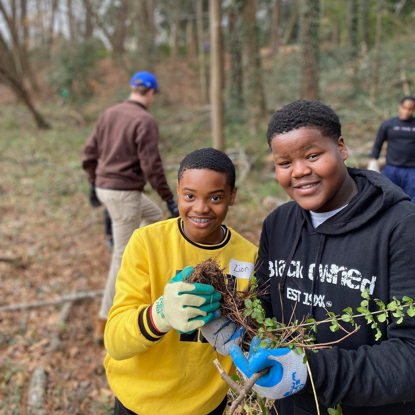 February has been a month of growth and action for A+ Squash!
🌱 We tackled invasive species with @treesatlanta, with the support of our board member, Sawyer!
⚫️ Students competed at @atlantacommunitysquash &lsquo;s Junior Challenger run by Coach Tom
