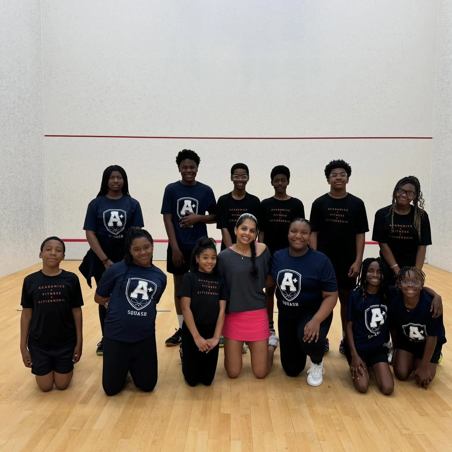 Yesterday, we had the best afternoon with one of our incredible volunteers, Siri Parikh! After playing squash together, we sat down with Siri to hear all about her squash journey - how she got started, the routines that helped her break into the top 