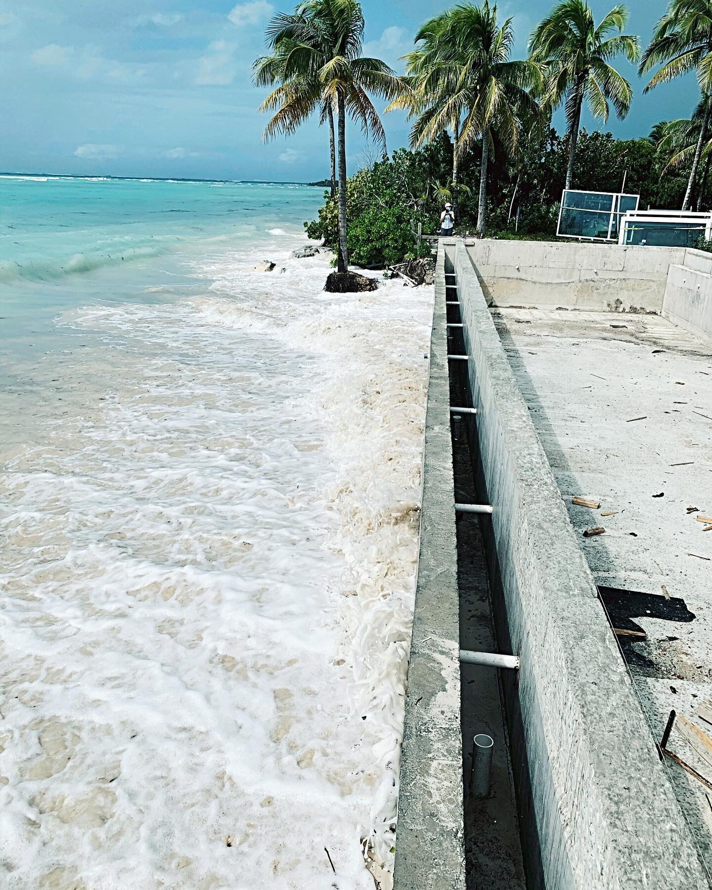 Beach side pool WIP at our beach house project in beautiful Parrot Cay...
.
.
.
.
.
#islandconstruction  #constructionlife 
#villaconstruction  #olympicconstructionltd  #parrotcay
#turksandcaicos  #beautifulbynature