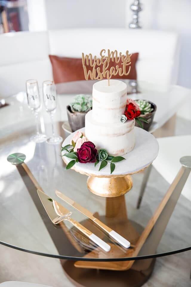 Sedona wedding coordinator cake with gold stand.jpg