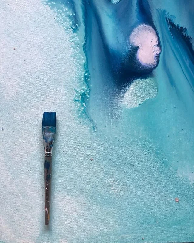 Hello beautiful 💙 #highflowacrylics #acrylics #pouringpaint #blues #acrylicpaint #pouringmedium #ocean #waves #calming #artistsoninstagram #abstractart #abstractartist #paintbrush
