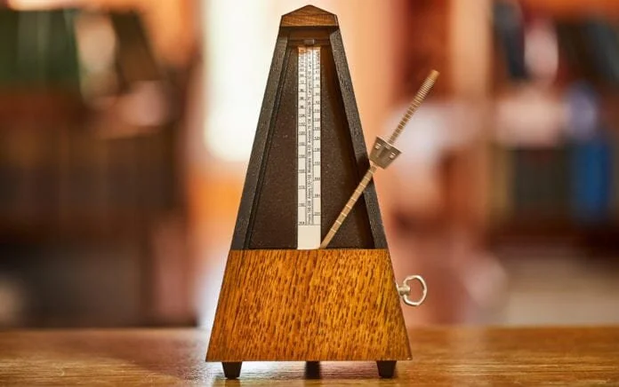 19_0415_WORSHIP_Why-You-Should-Use-a-Metronome-When-Playing-Live_1021x640-696x436.jpg
