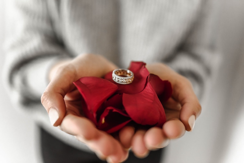gift an anniversary ring