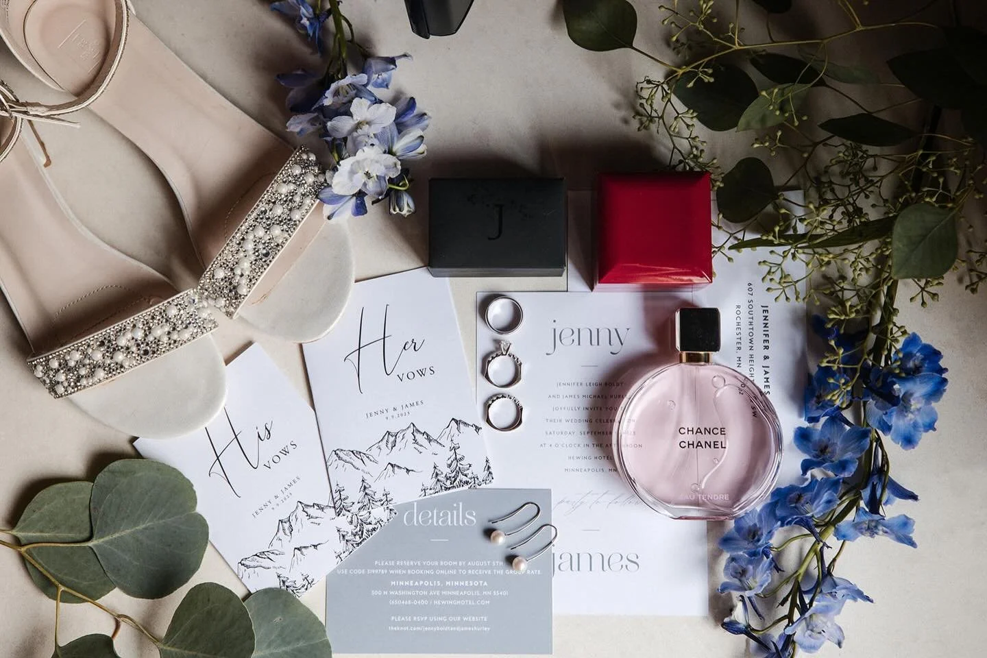 All these details. 💛

Venue: @hewinghotel 
Photographer: @wild.trail.studio 
Bakery: @thirstywhalebakery 
Hair + Makeup: @warpaintbeautyagency 
DJ + Videographer: @bellagala 
String Quartet: @stonearchstringquartet 
Transportation: @rentmypartybus 
