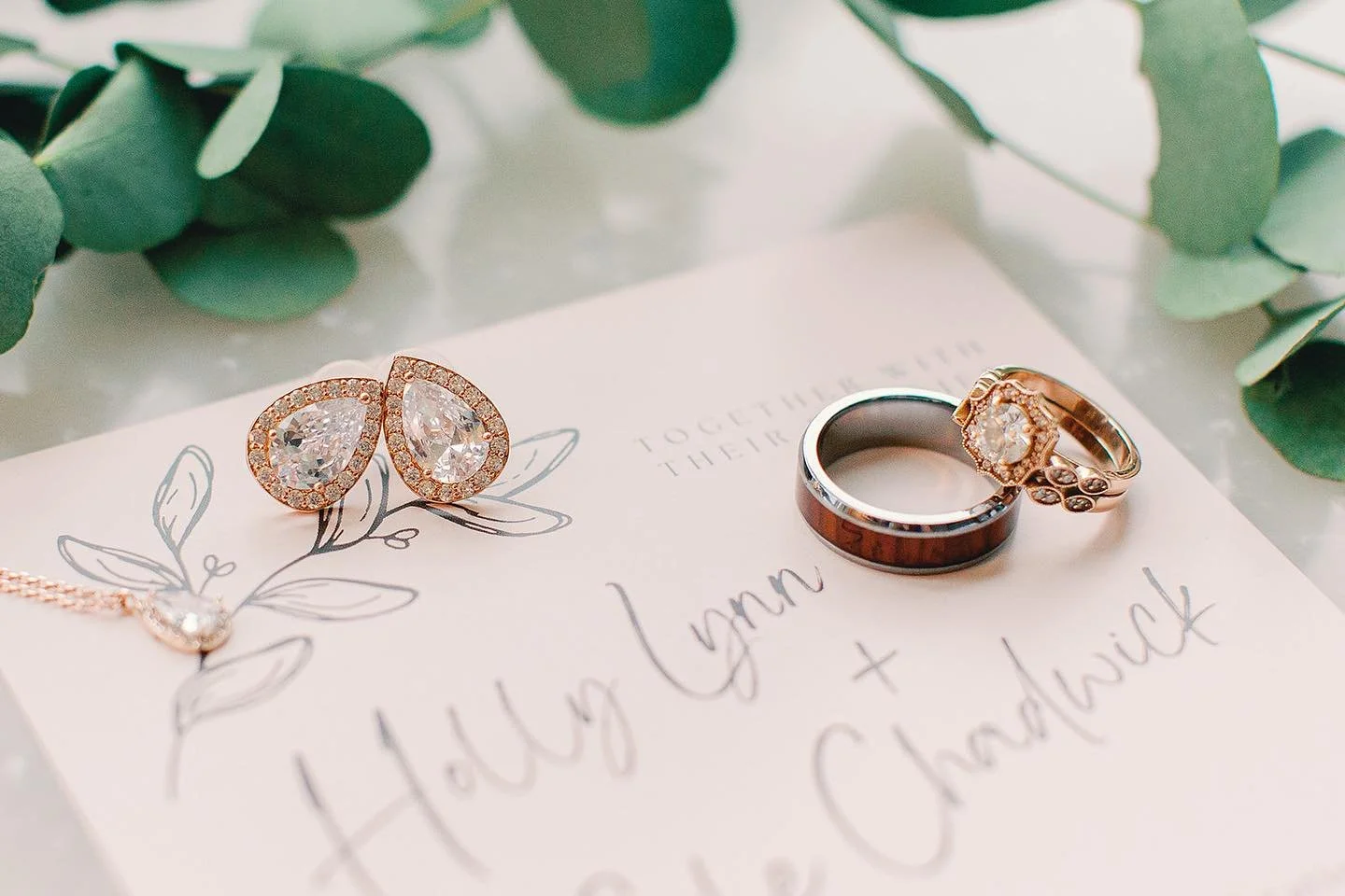 I am in love with detail shots! Isn&rsquo;t this gorgeous?

Venue: @mysticlakecasino 
Photographer: @rachelellephotography 
DJ: @instantrequestdj 
Makeup: @blushbeautyroom_mpls 
Hair: @brixtonhue.salon 
Day of Coordinator: @hartandsole.co