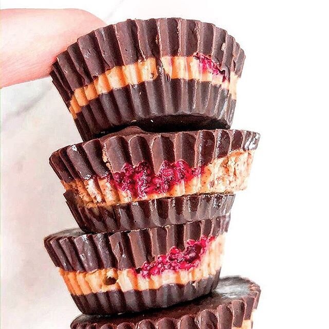 Did Someone Say, Peanut Butter Cups 👀 @purelyplantpowered_  Sure Did! There&rsquo;s many ways to make this a healthy treat than just a sugary one, satisfy you&rsquo;re craving with some good real chocolate, some real New World nut butters and some f