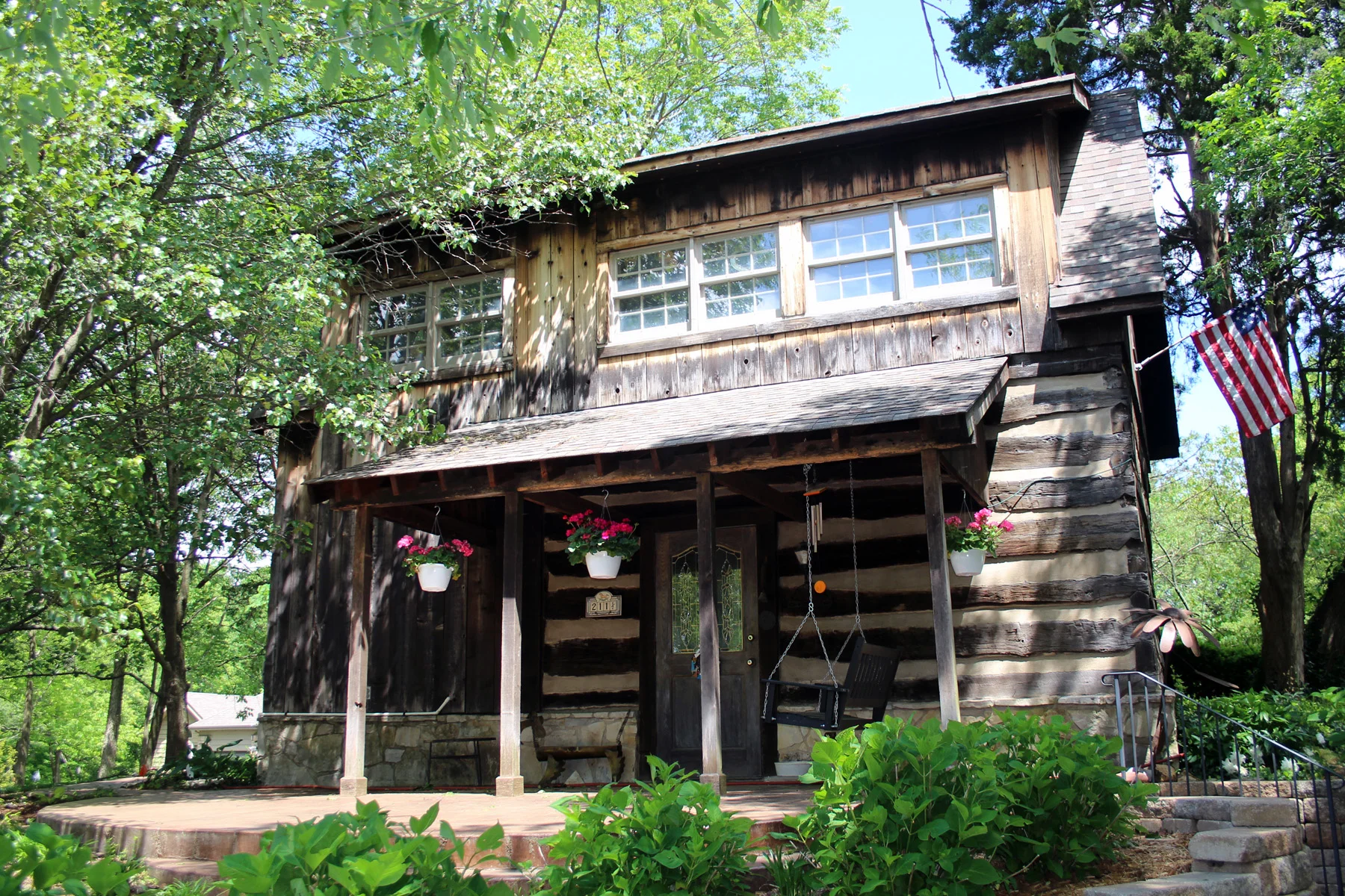 Hoch Homestead log cabin on Sugar Creek Ridge Drive (1840)