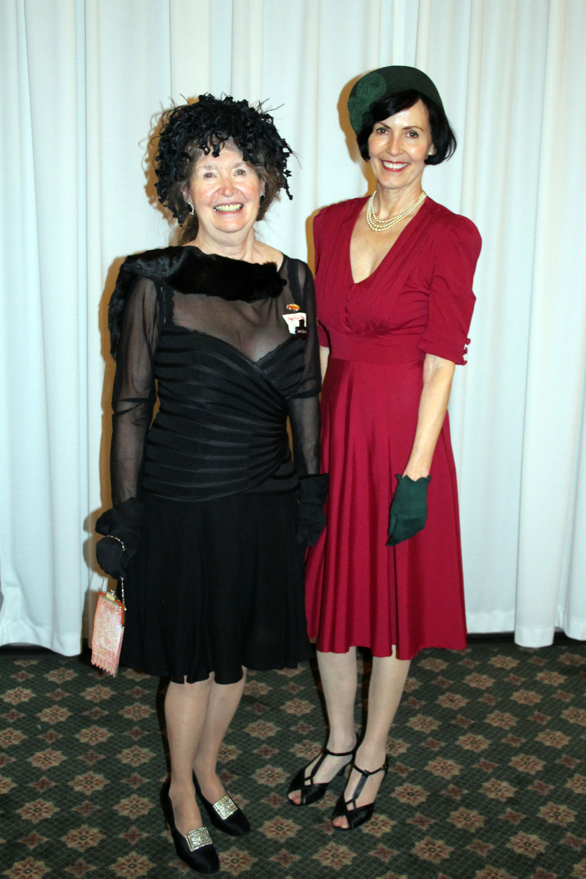   Queens of era fashion - Myrna Schild and Cornelia Manassa  