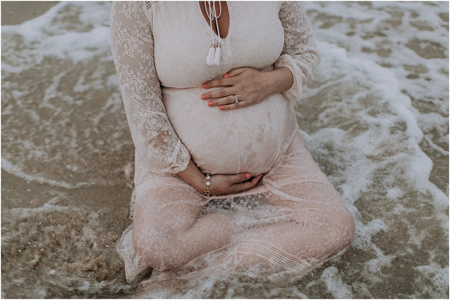 Maternity session at Port Melbourne_0029.jpg