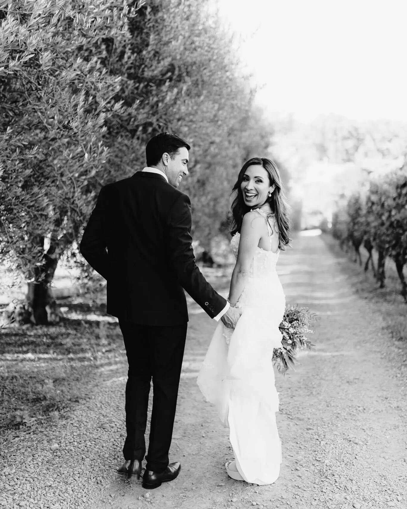 Sara + DJ 🖤 Two legends looking their absolute finest and bringing all the vibes! 

Venue @montaltovineyard
Celebrant @sallytaylorcelebrant
Florist @mordiallocflorist

#weddinginspiration #morningtonpeninsulaweddingphotographer #morningtonweddingpho