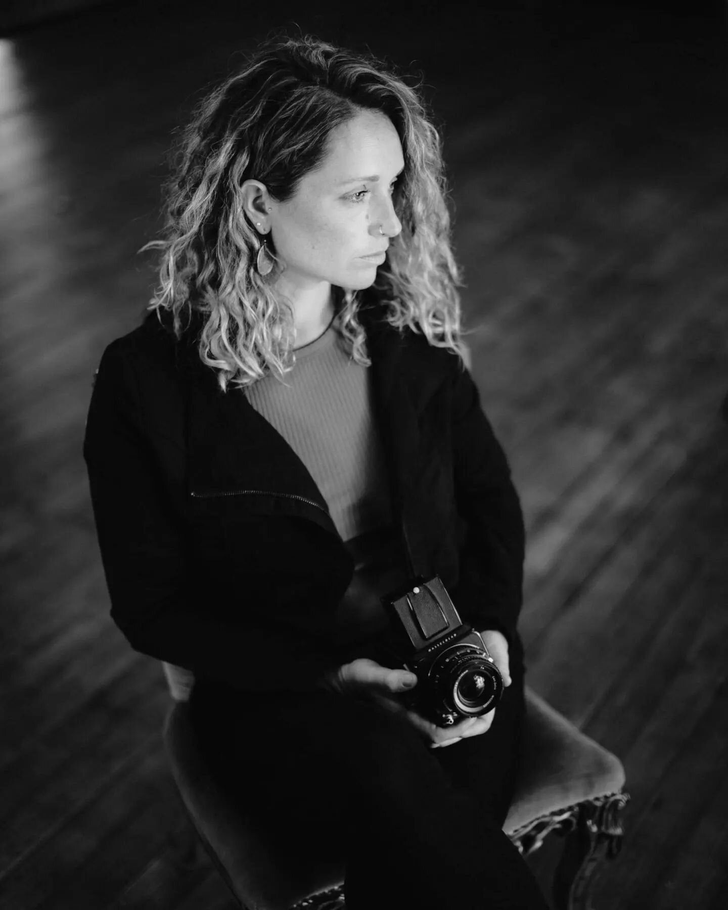 Hi there! It's been a while since I've put myself in the spotlight, so let me introduce myself. 

My name is Anne and I am a proud Australian, having lived here for the past 17 years after being born and raised in Germany. As a wedding photographer, 