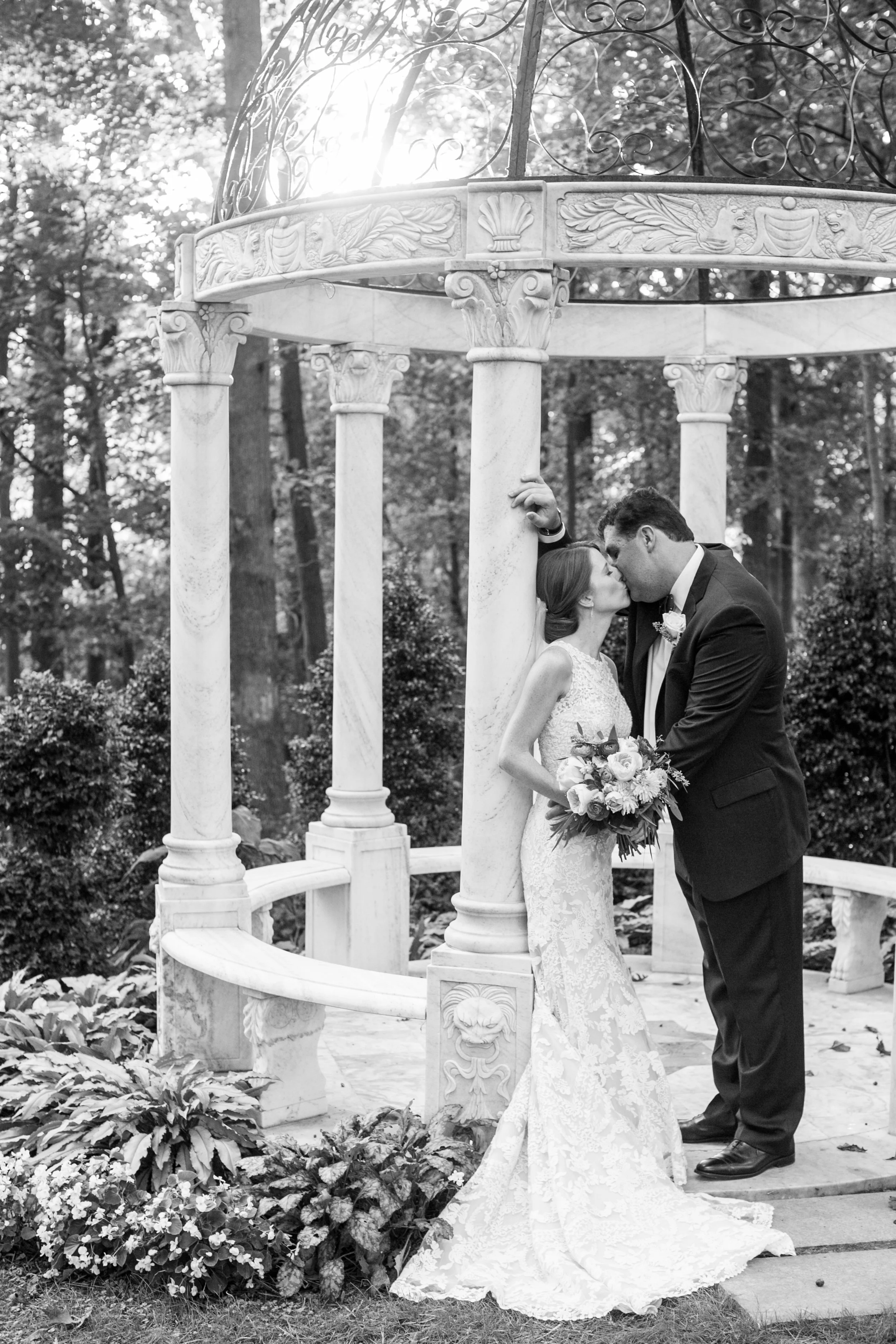 UvegesWeddingLivingRadiantPhotographyhighlights-32.jpg
