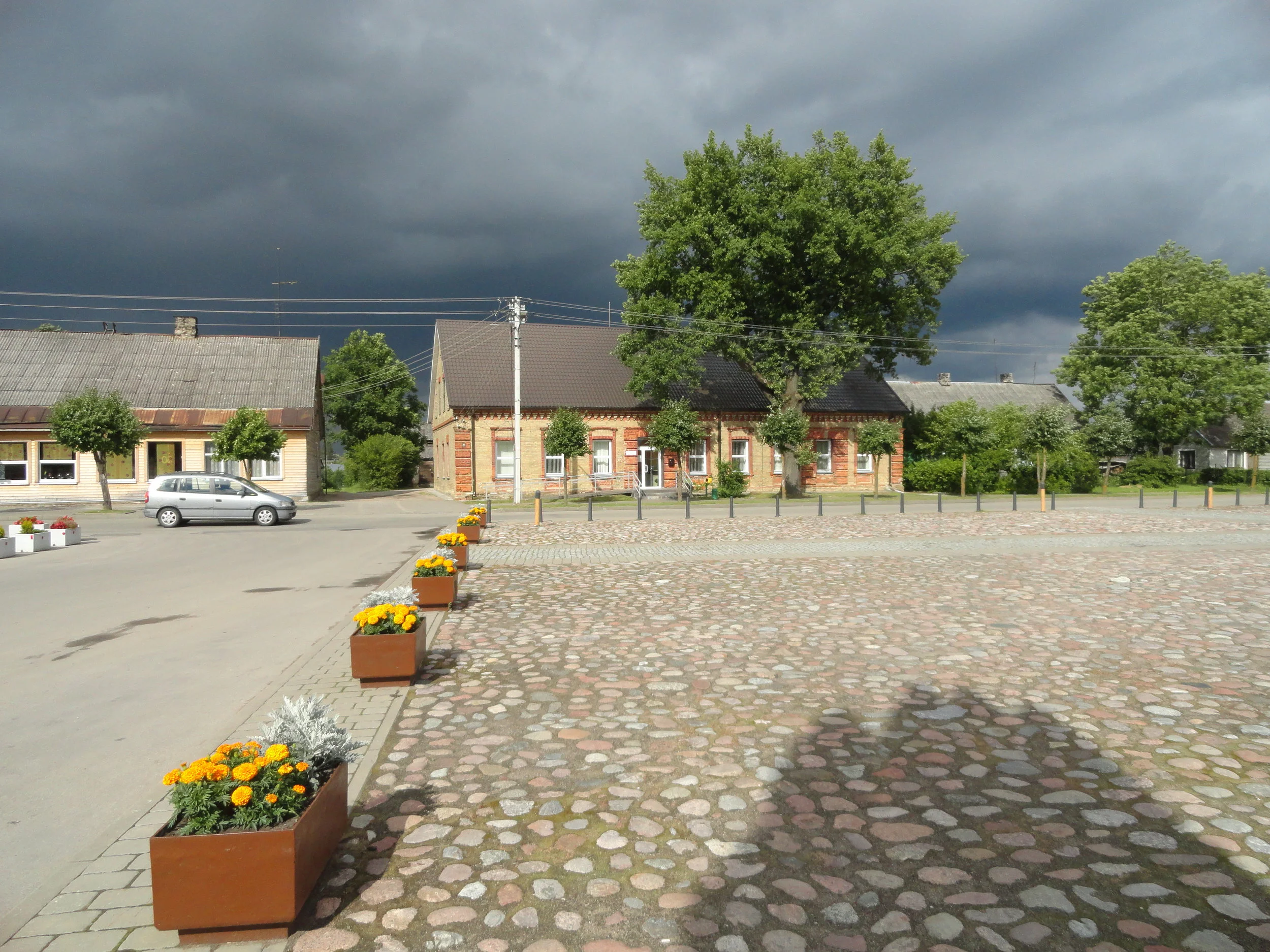 Simne town square.