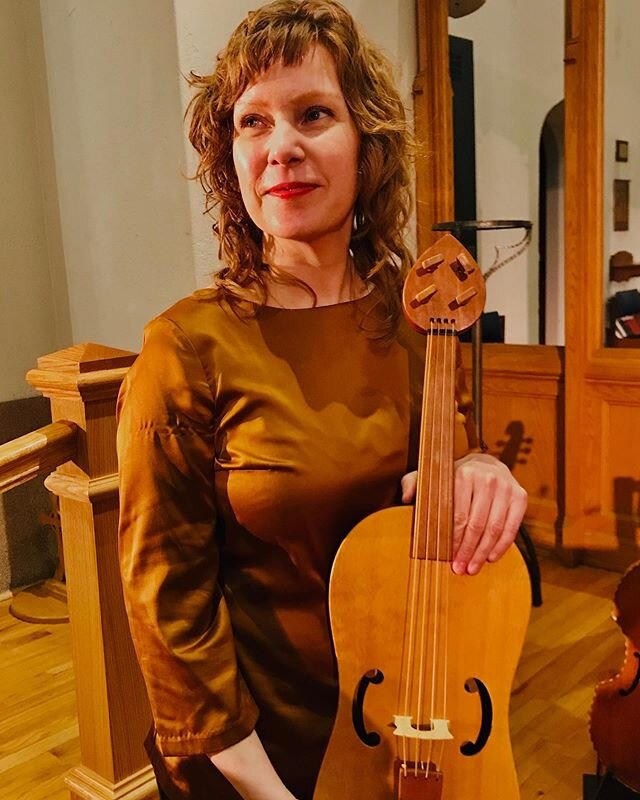 Thank you @hannahlonghiggs for this lovely shot of my #vielle from yesterday&rsquo;s #hildegardvonbingen concert! #medievalmusicians