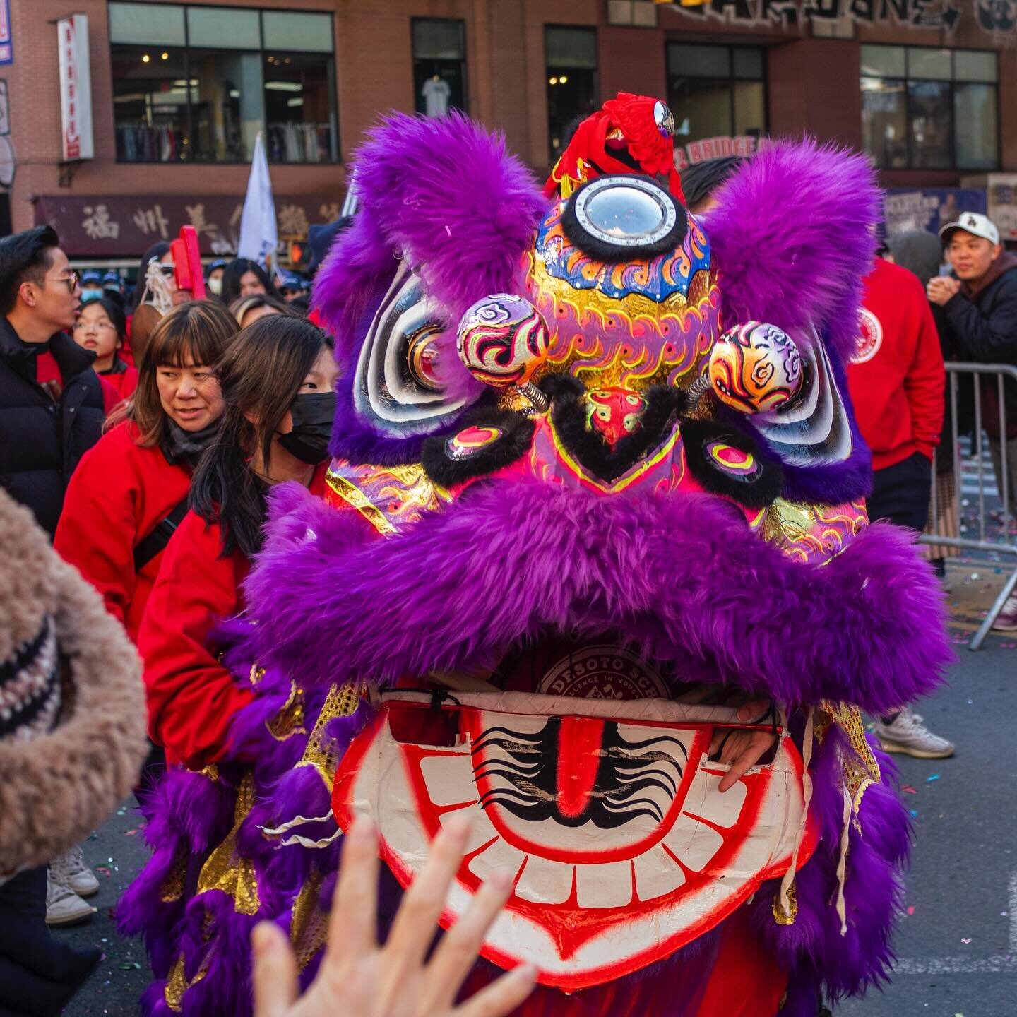 Closing out February with the NYC #LunarNewYear parade celebrating the year of the Dragon 🐉 that included an important call for a ceasefire by @asians4palestinenyc